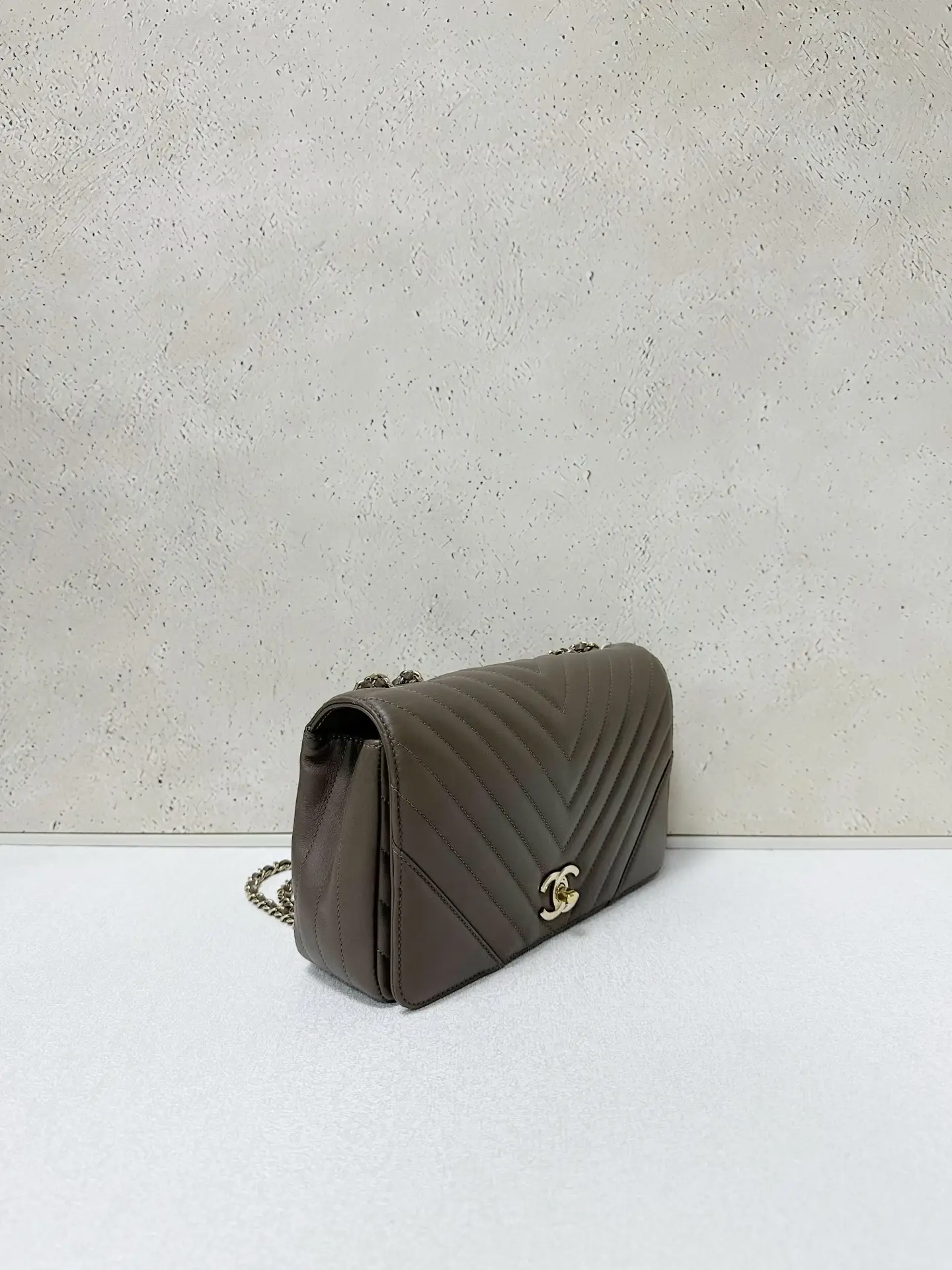 CHANEL Brown Chevron Leather Large Statement Flap Bag CHANEL Brown Chevron Leather Large Statement Flap Bag