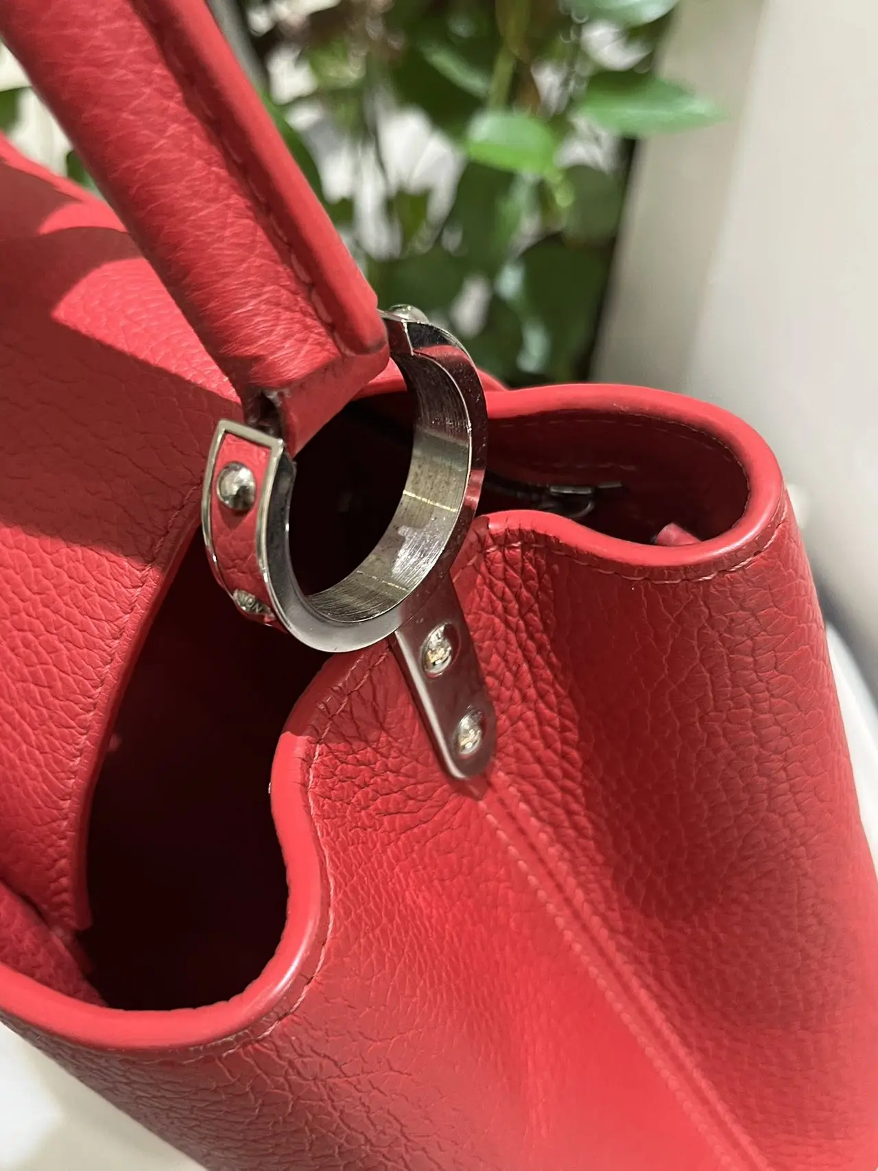 LOUIS VUITTON Capucines MM Handbag Red Grained Leather LOUIS VUITTON Capucines MM Handbag Red Grained Leather