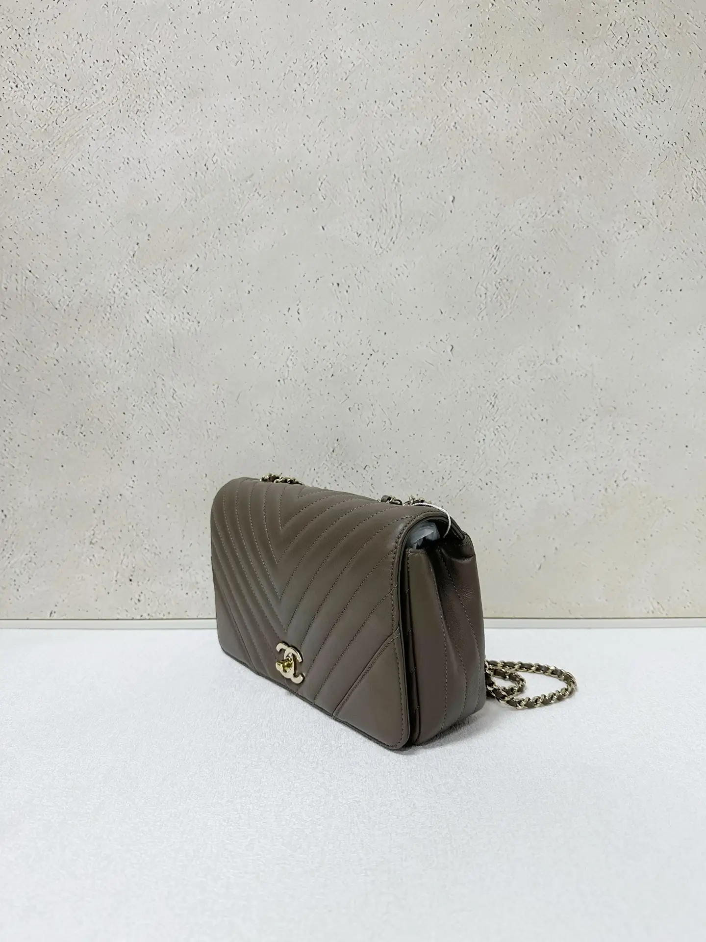 CHANEL Brown Chevron Leather Large Statement Flap Bag CHANEL Brown Chevron Leather Large Statement Flap Bag
