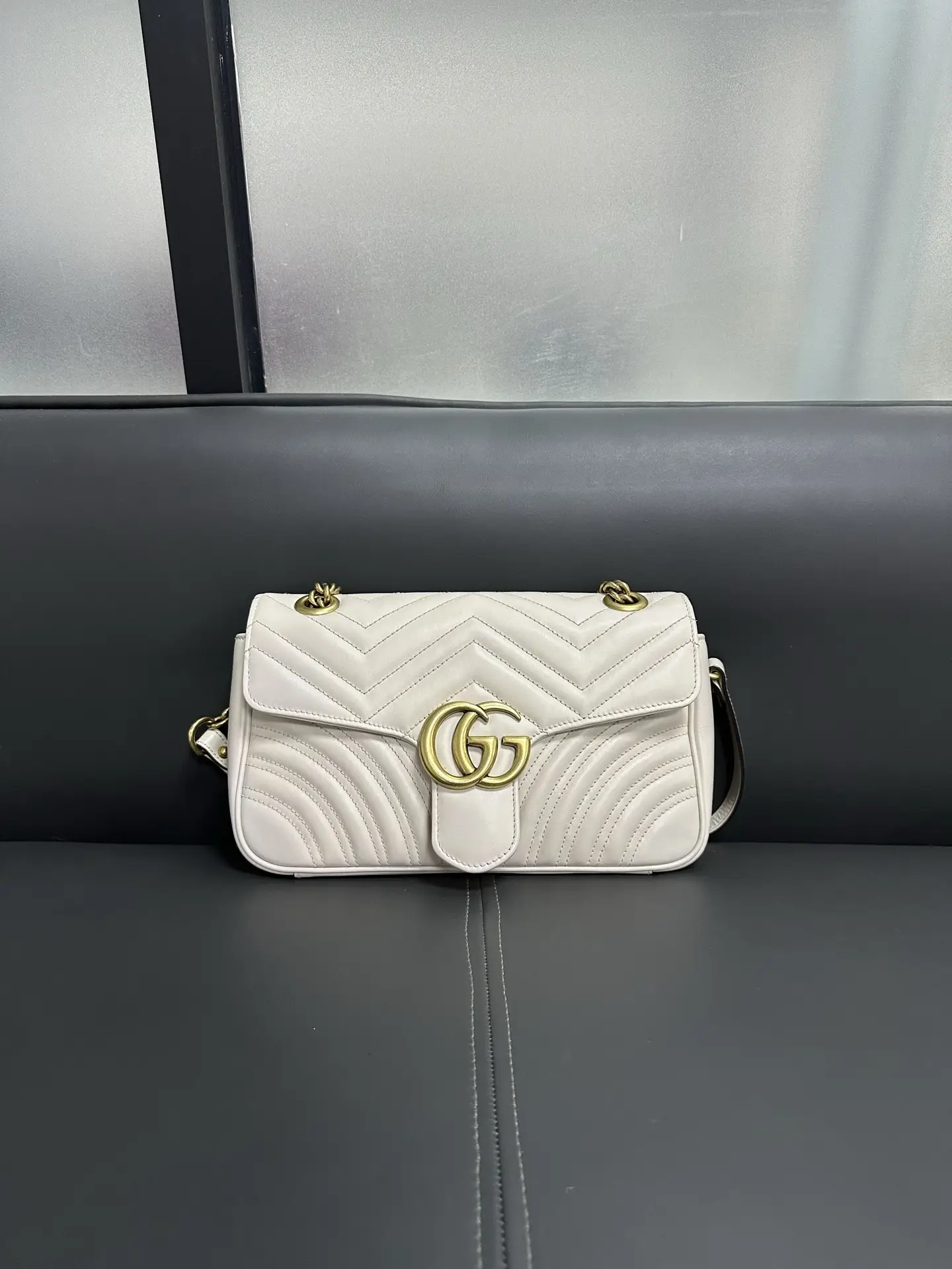 GUCCI GG Marmont Bag Medium White GUCCI GG Marmont Bag Medium White