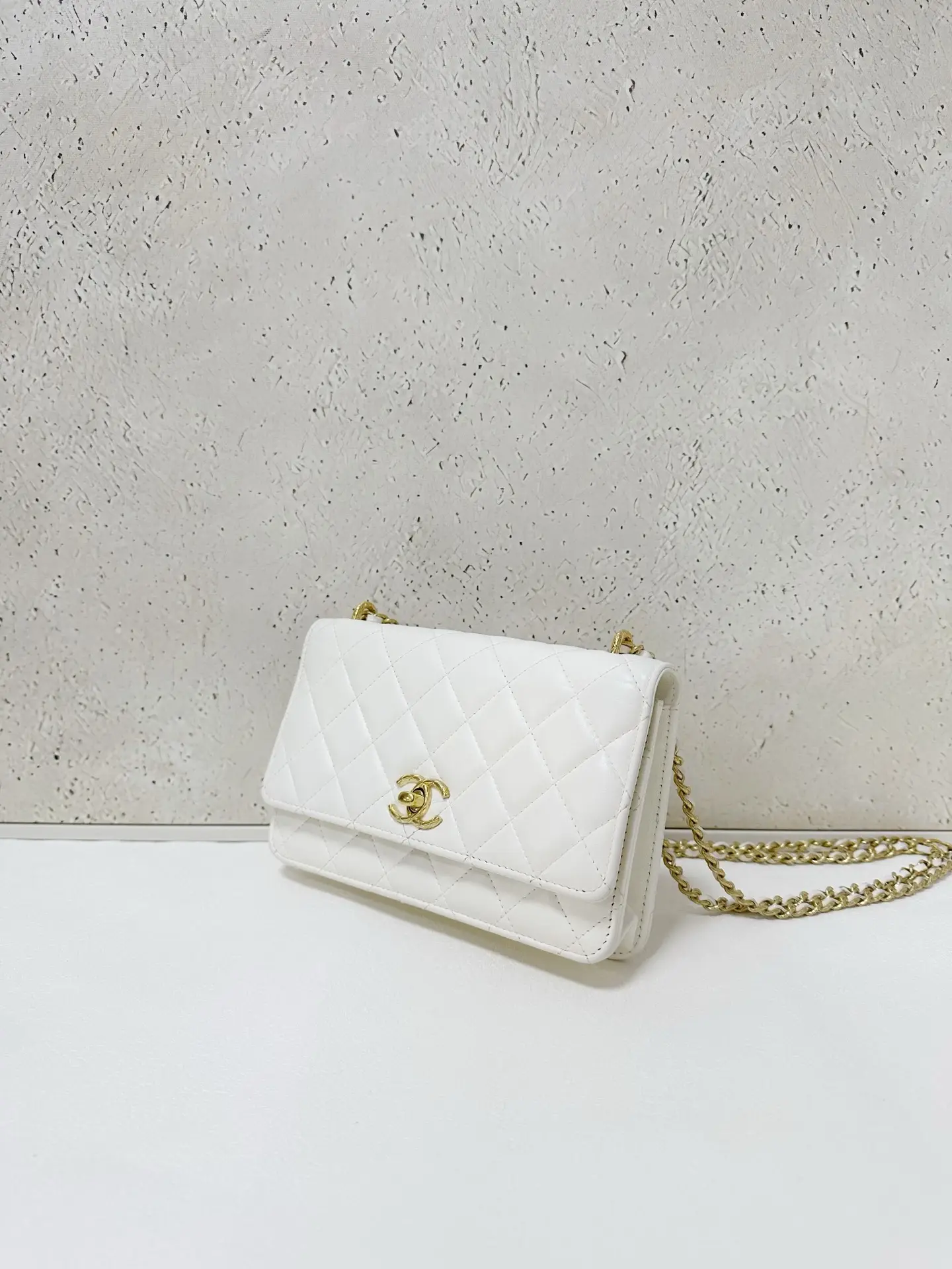 Chanel Matelasse Cocomark Crossbody White Shoulder Bag Chanel Matelasse Cocomark Crossbody White Shoulder Bag