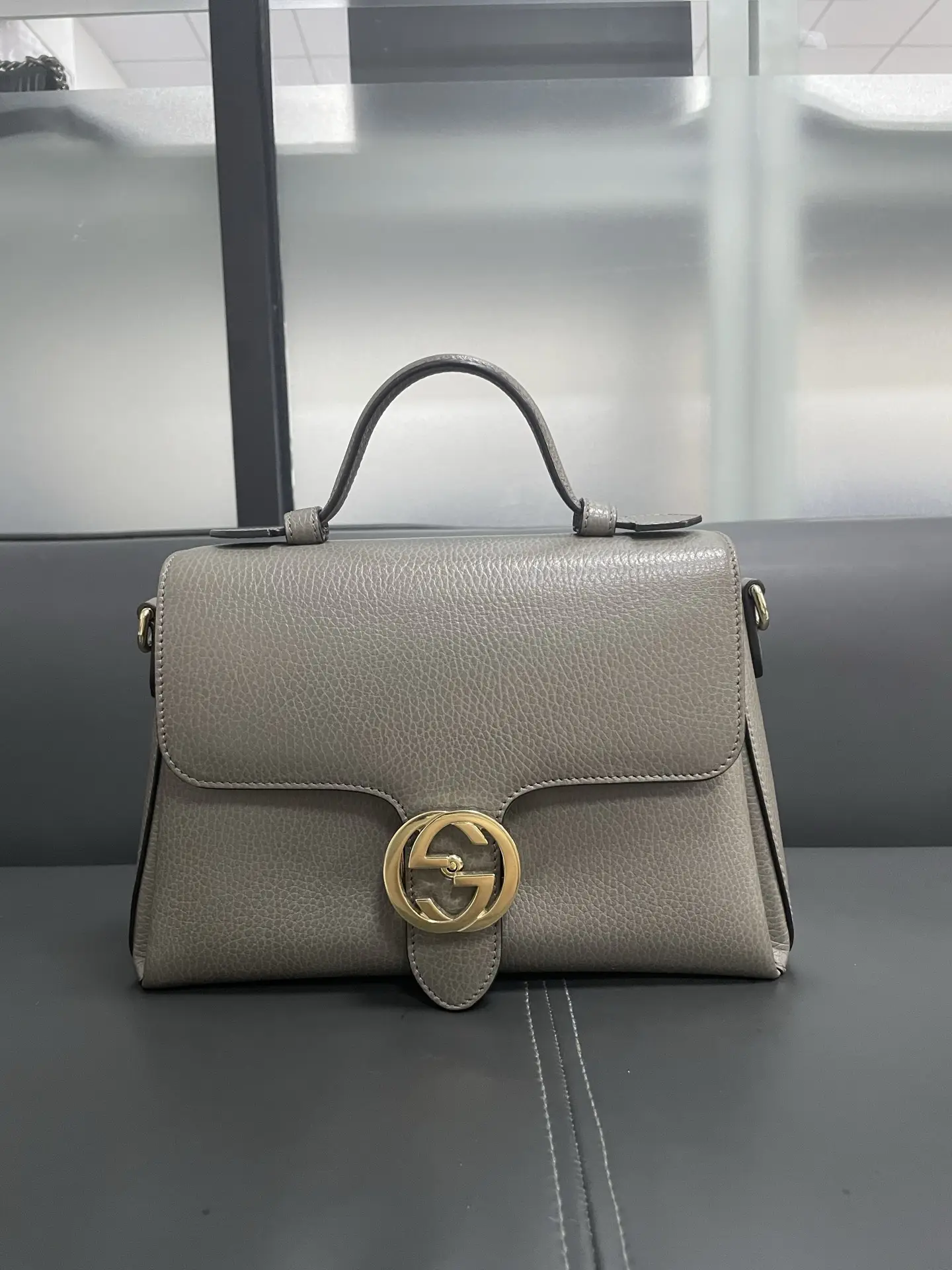 GUCCI Interlock G Tote Top Handle Gray Bag GUCCI Interlock G Tote Top Handle Gray Bag