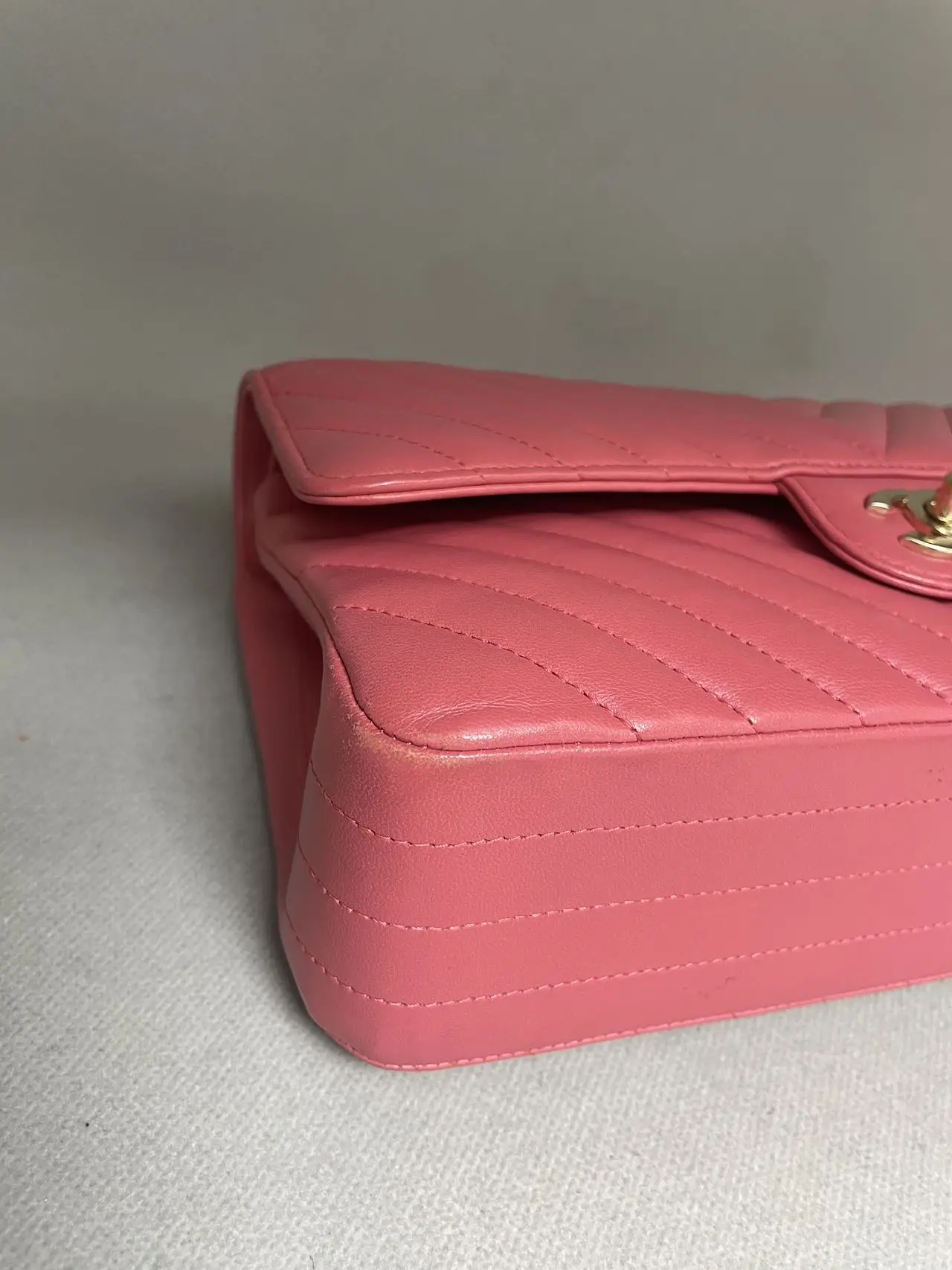 CHANEL Pink Medium Classic Chevron Lambskin Double Flap CHANEL Pink Medium Classic Chevron Lambskin Double Flap