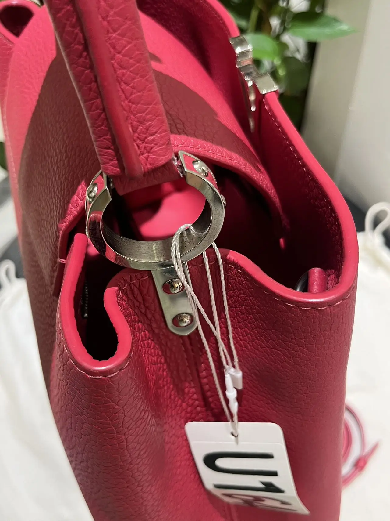 LOUIS VUITTON Capucines MM Handbag Red Grained Leather LOUIS VUITTON Capucines MM Handbag Red Grained Leather