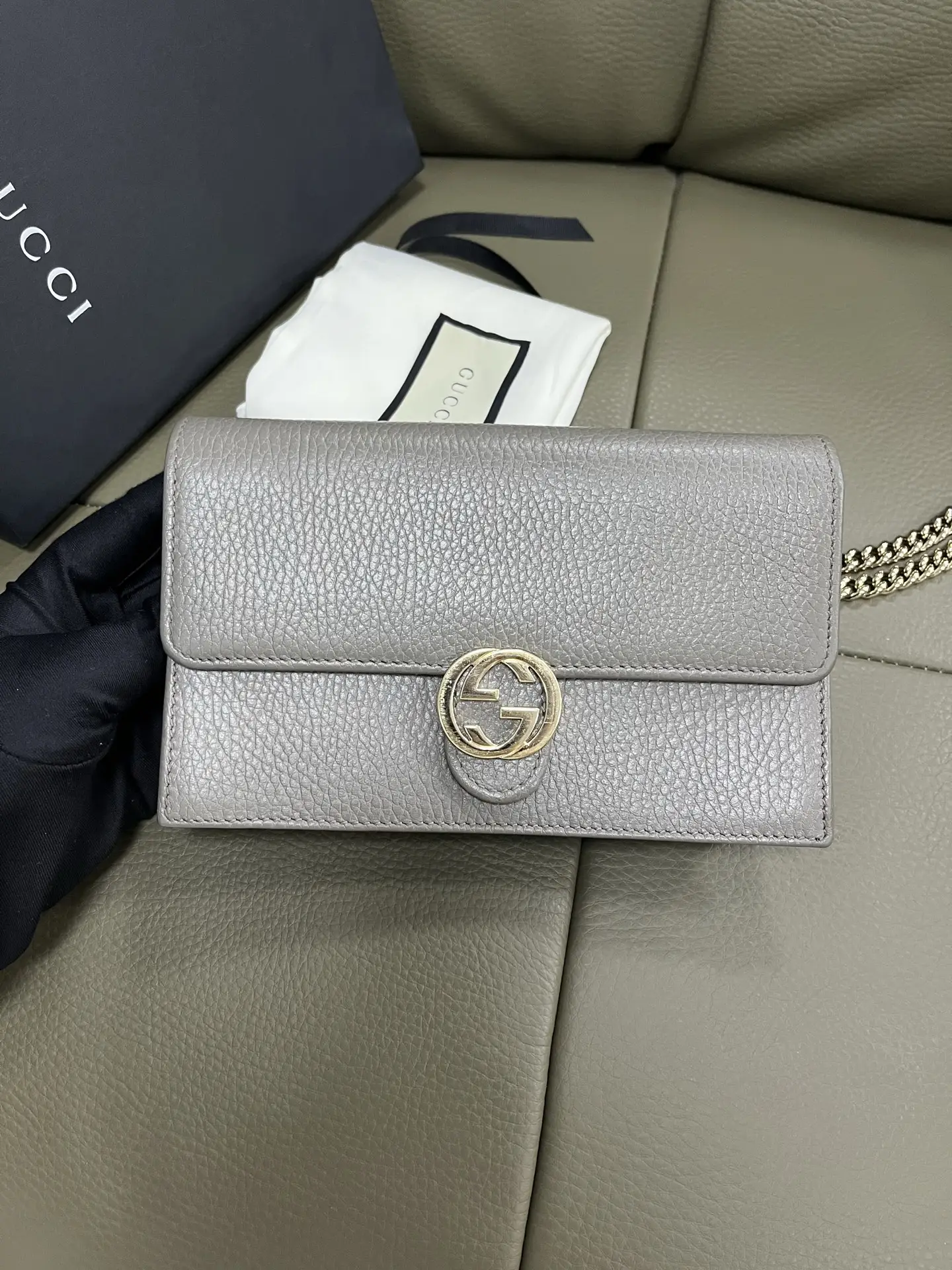Gucci Interlocking Wallet On Chain in Gray Gucci Interlocking Wallet On Chain in Gray