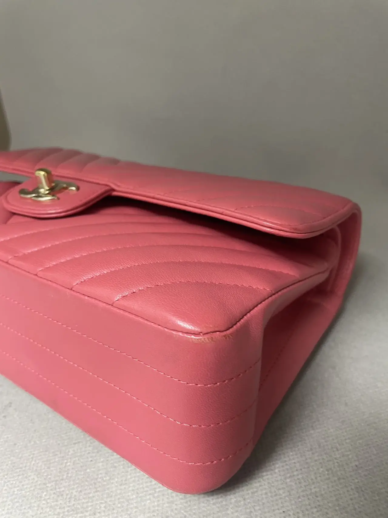 CHANEL Pink Medium Classic Chevron Lambskin Double Flap CHANEL Pink Medium Classic Chevron Lambskin Double Flap