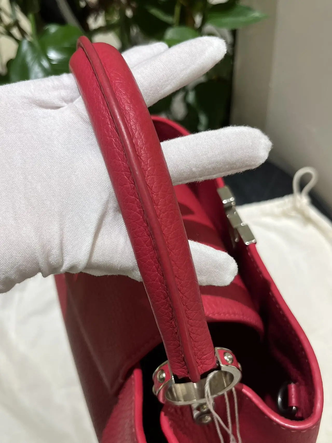 LOUIS VUITTON Capucines MM Handbag Red Grained Leather LOUIS VUITTON Capucines MM Handbag Red Grained Leather