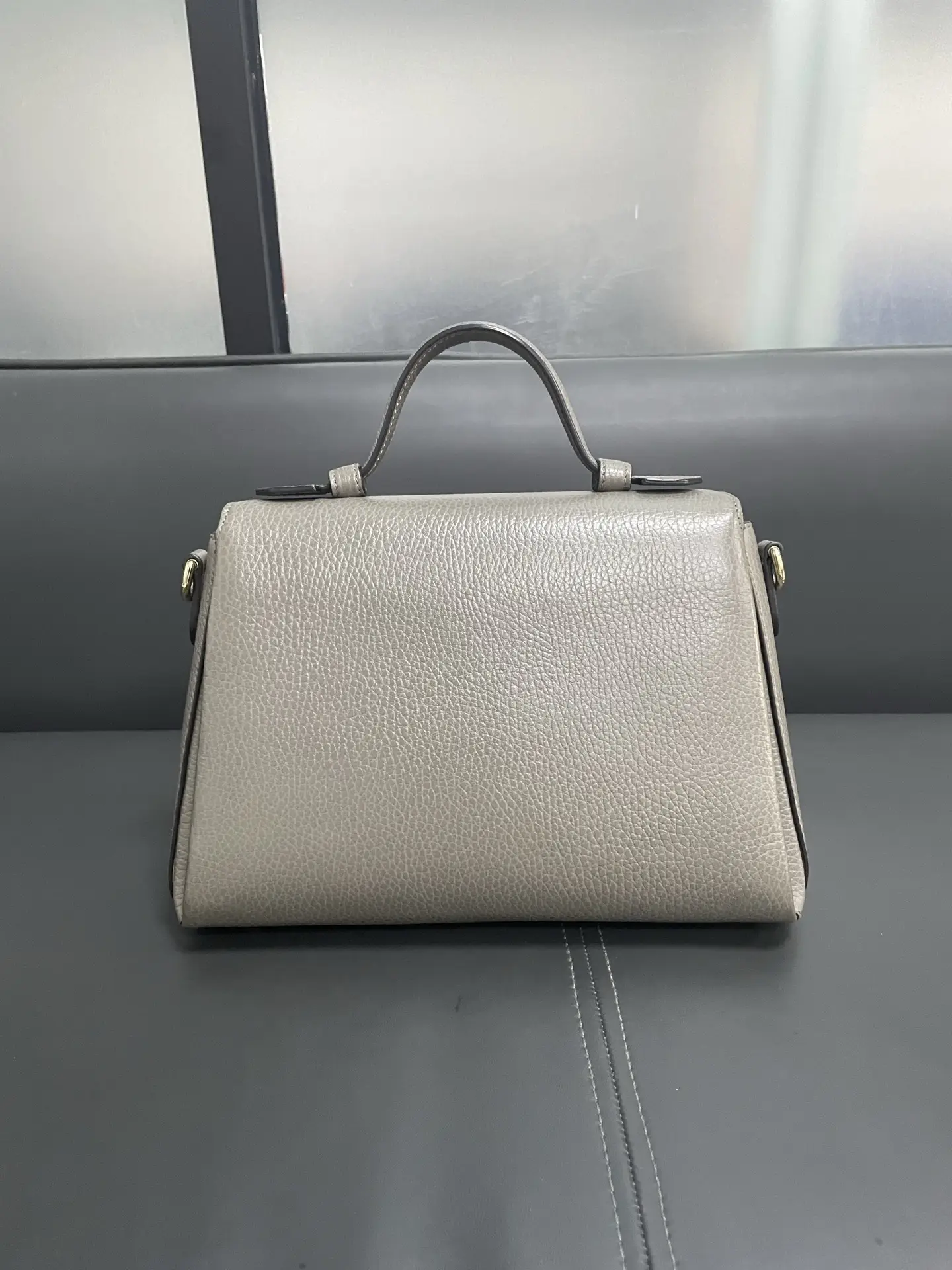 GUCCI Interlock G Tote Top Handle Gray Bag GUCCI Interlock G Tote Top Handle Gray Bag