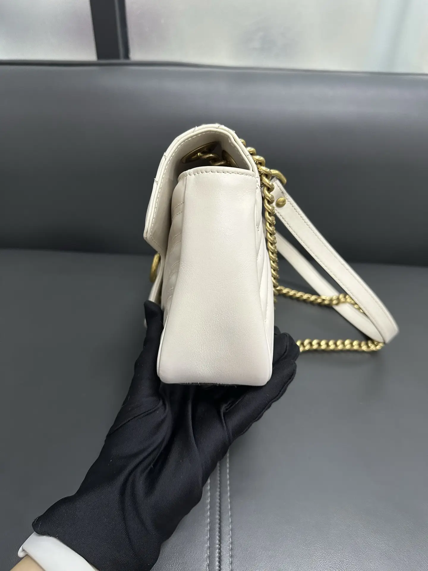 GUCCI GG Marmont Bag Medium White GUCCI GG Marmont Bag Medium White