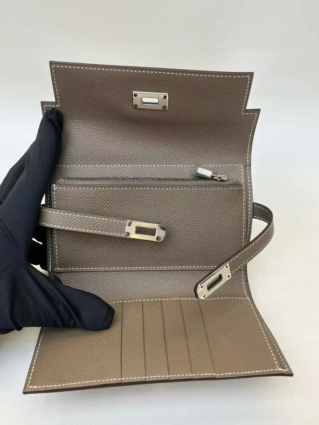 Hermès Long Wallet Kelly in Etoupe Gray Hermès Long Wallet Kelly in Etoupe Gray