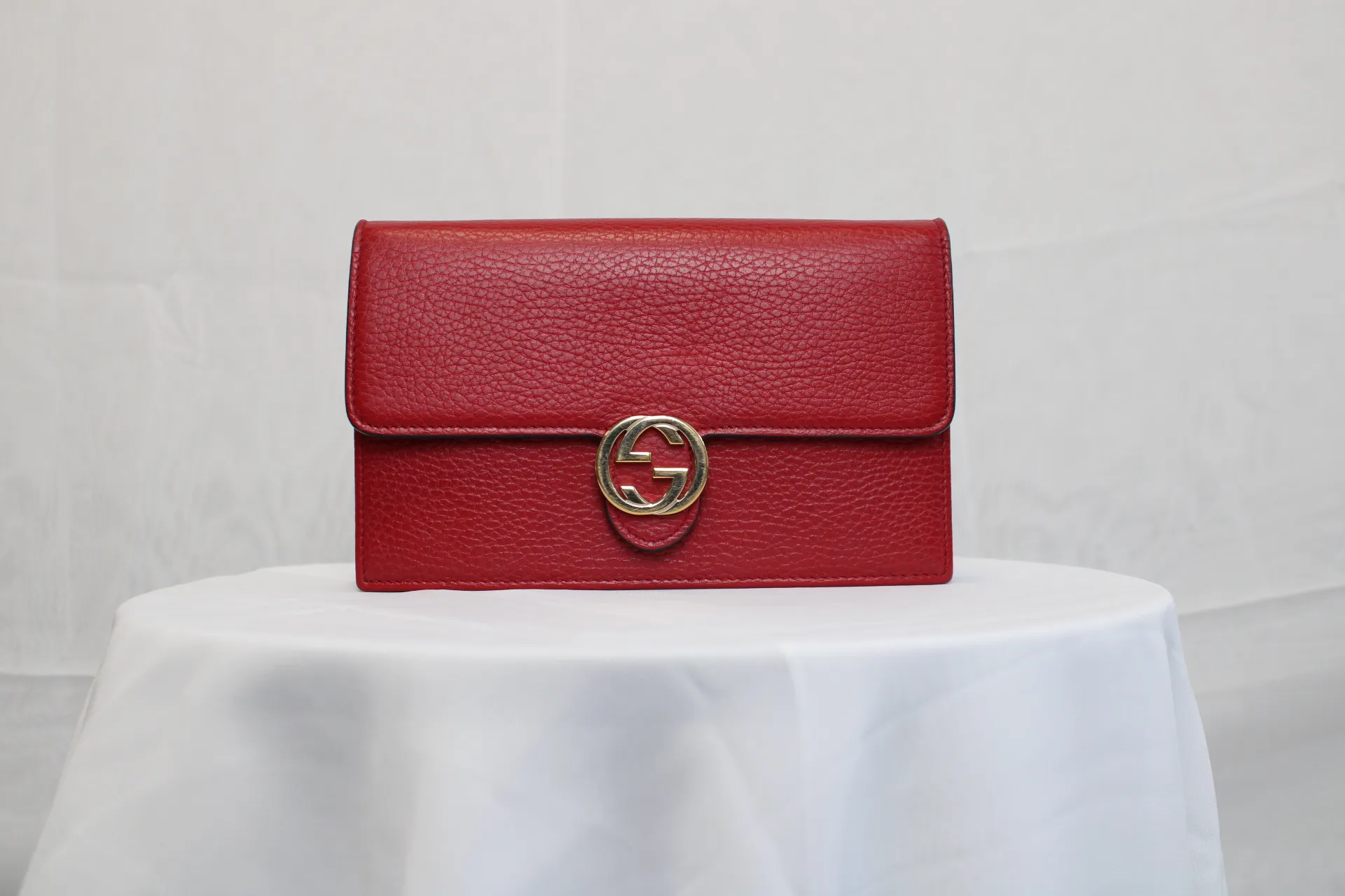 Gucci Interlocking Wallet On Chain in Red Gucci Interlocking Wallet On Chain in Red