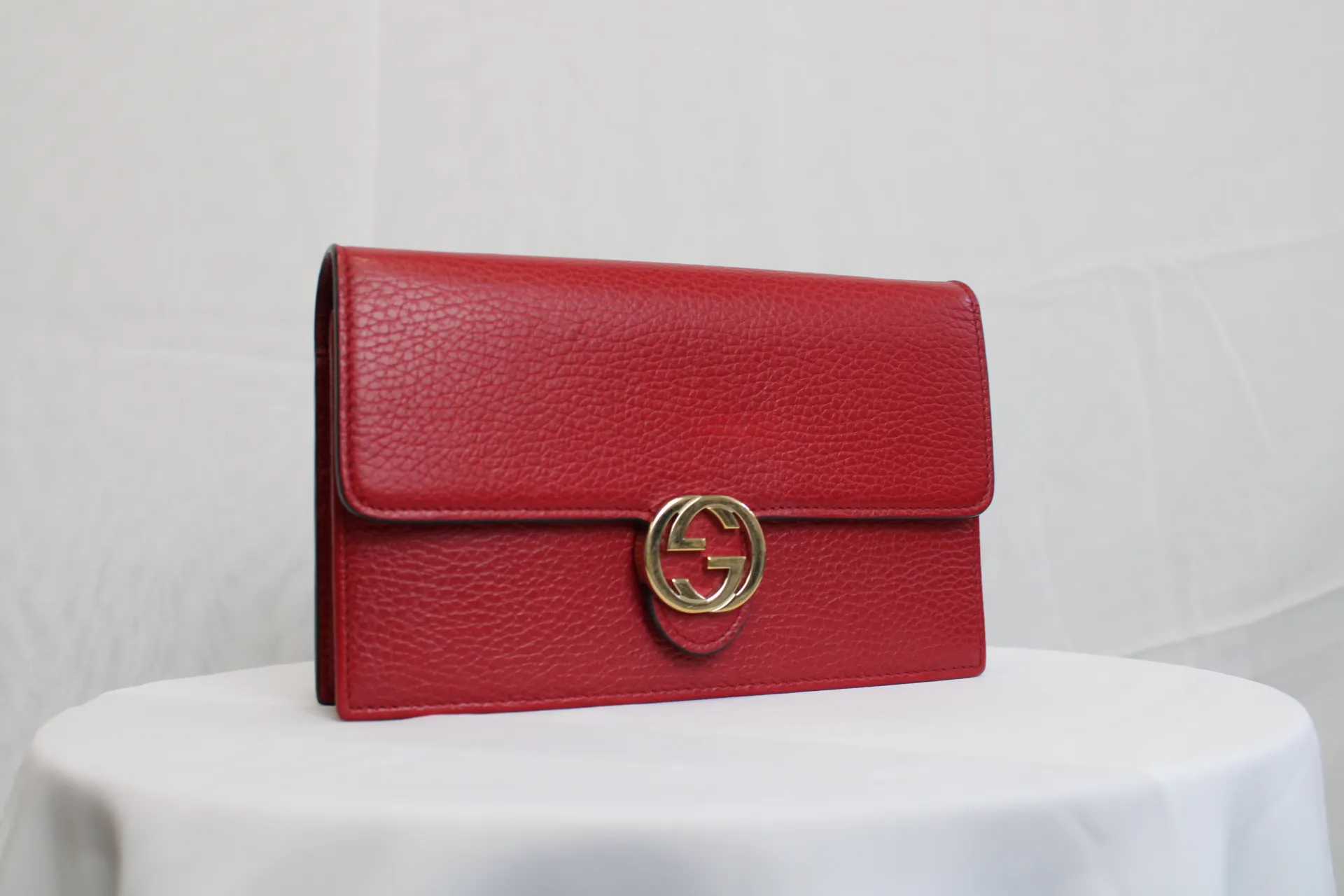 Gucci Interlocking Wallet On Chain in Red Gucci Interlocking Wallet On Chain in Red