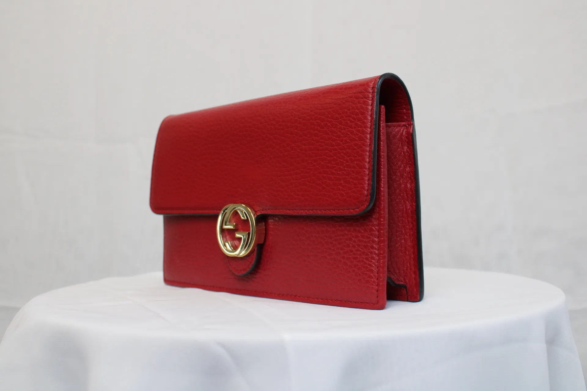 Gucci Interlocking Wallet On Chain in Red Gucci Interlocking Wallet On Chain in Red