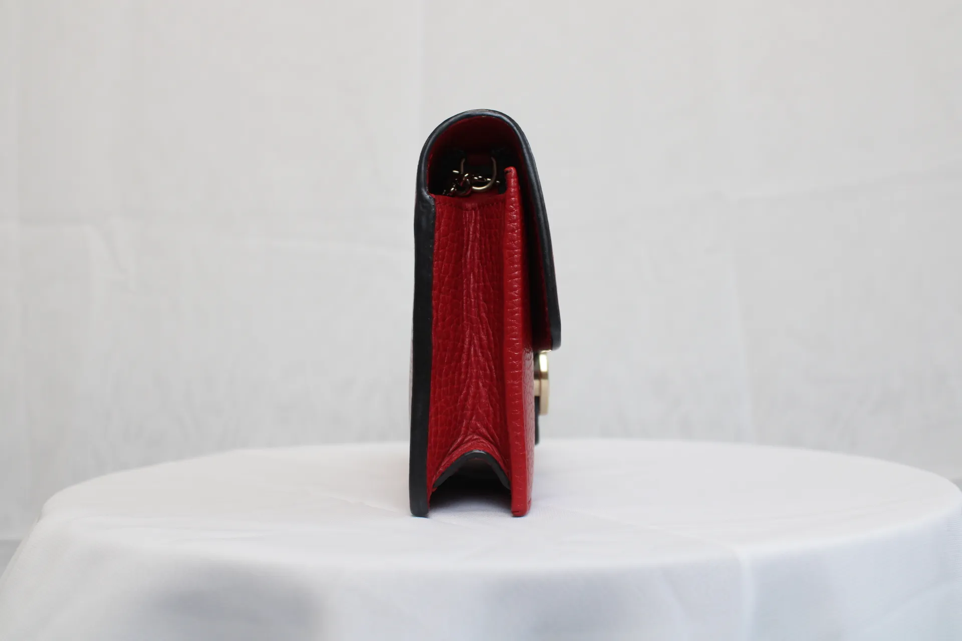 Gucci Interlocking Wallet On Chain in Red Gucci Interlocking Wallet On Chain in Red