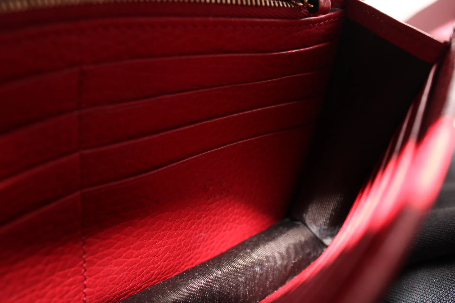 Gucci Interlocking Wallet On Chain in Red Gucci Interlocking Wallet On Chain in Red