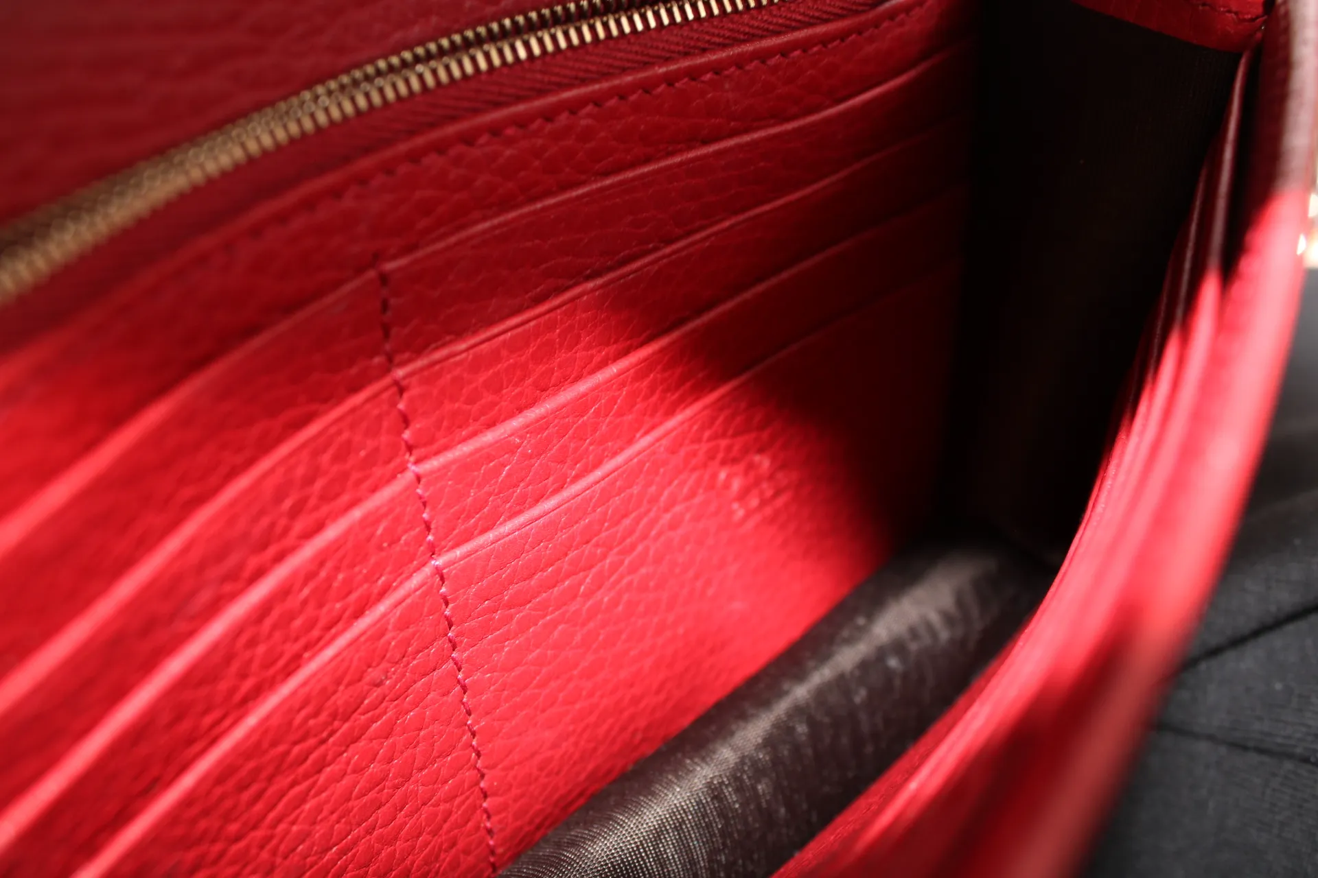 Gucci Interlocking Wallet On Chain in Red Gucci Interlocking Wallet On Chain in Red