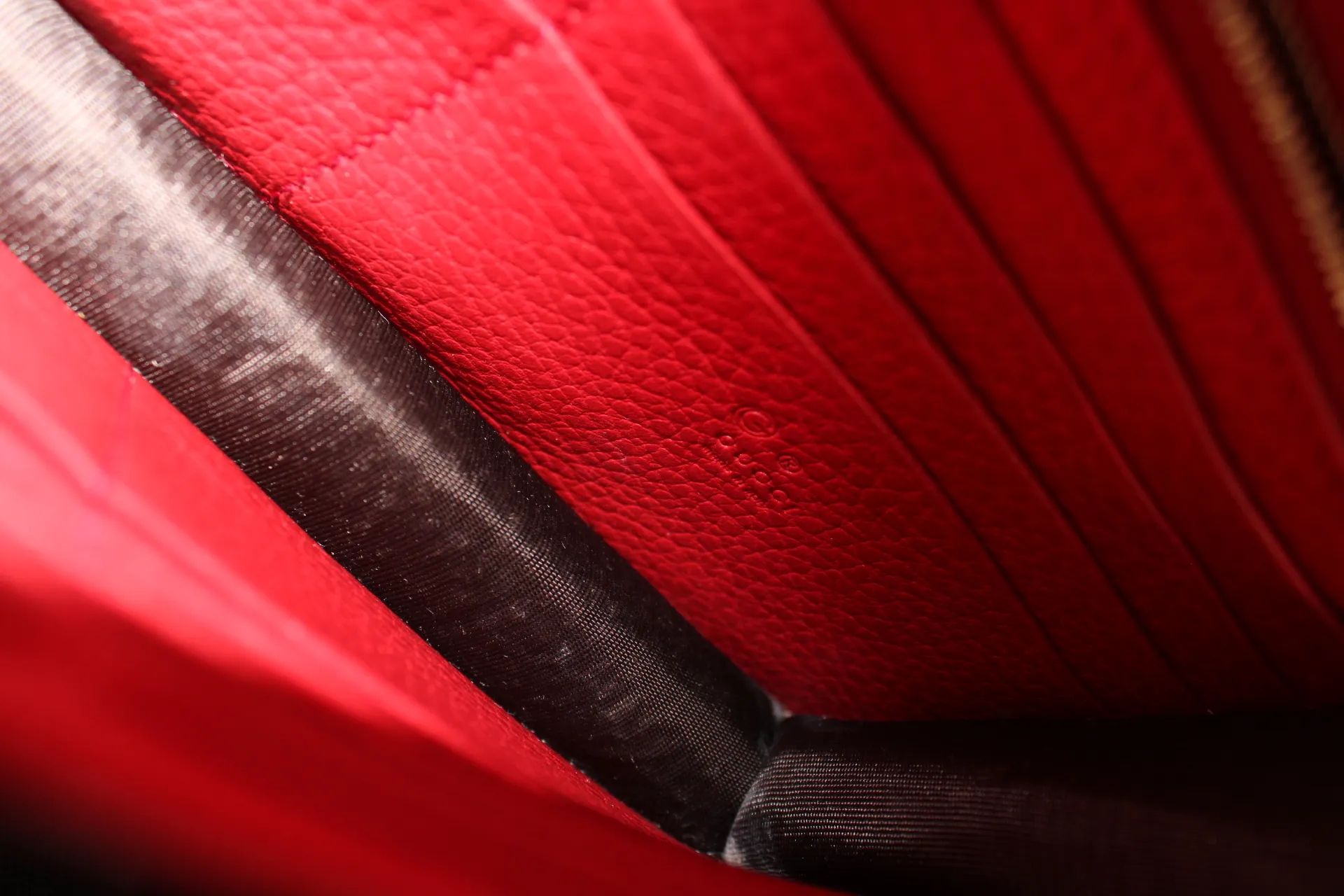 Gucci Interlocking Wallet On Chain in Red Gucci Interlocking Wallet On Chain in Red