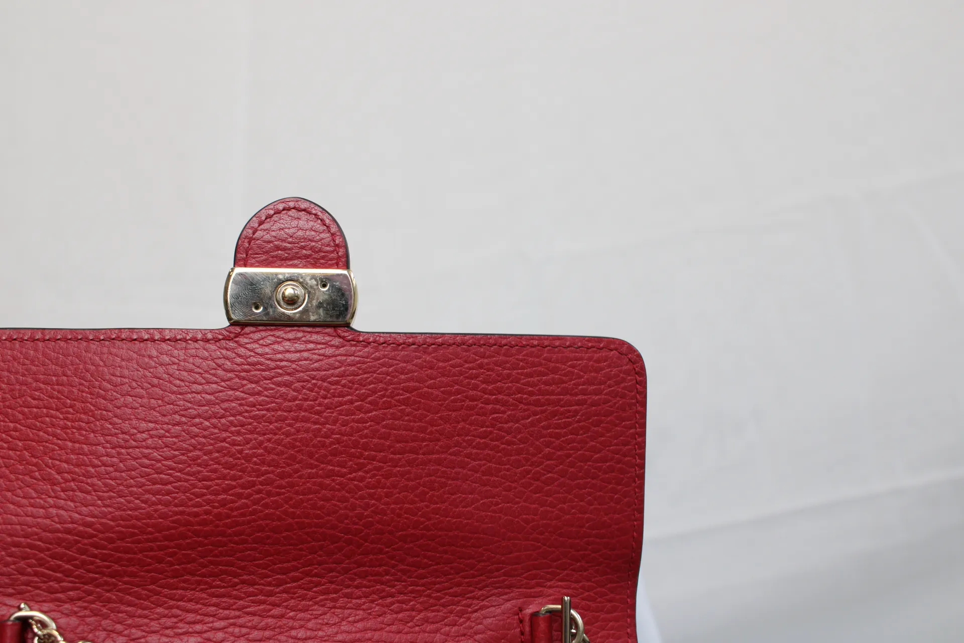 Gucci Interlocking Wallet On Chain in Red Gucci Interlocking Wallet On Chain in Red