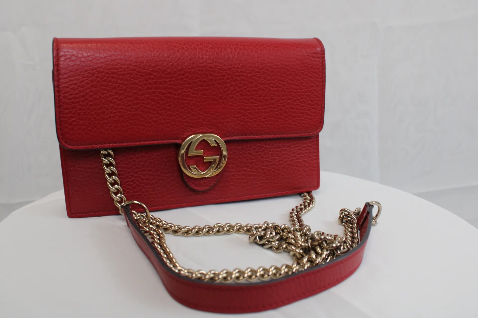 Gucci Interlocking Wallet On Chain in Red Gucci Interlocking Wallet On Chain in Red