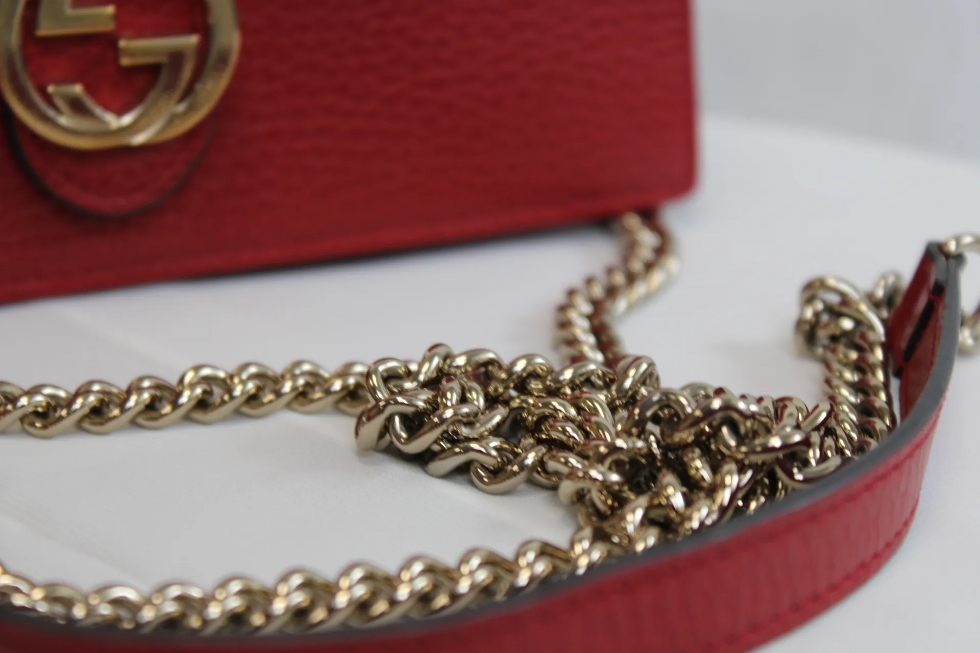 Gucci Interlocking Wallet On Chain in Red Gucci Interlocking Wallet On Chain in Red