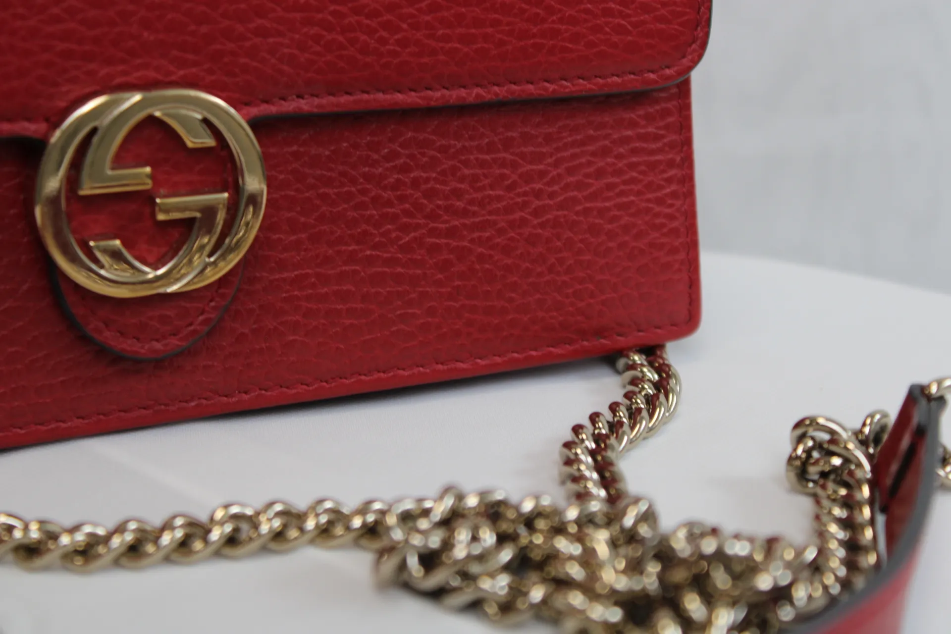 Gucci Interlocking Wallet On Chain in Red Gucci Interlocking Wallet On Chain in Red