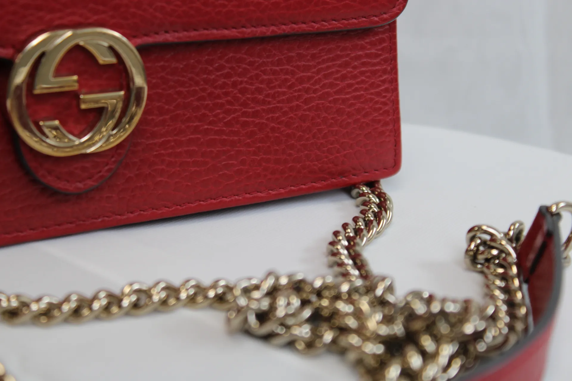 Gucci Interlocking Wallet On Chain in Red Gucci Interlocking Wallet On Chain in Red