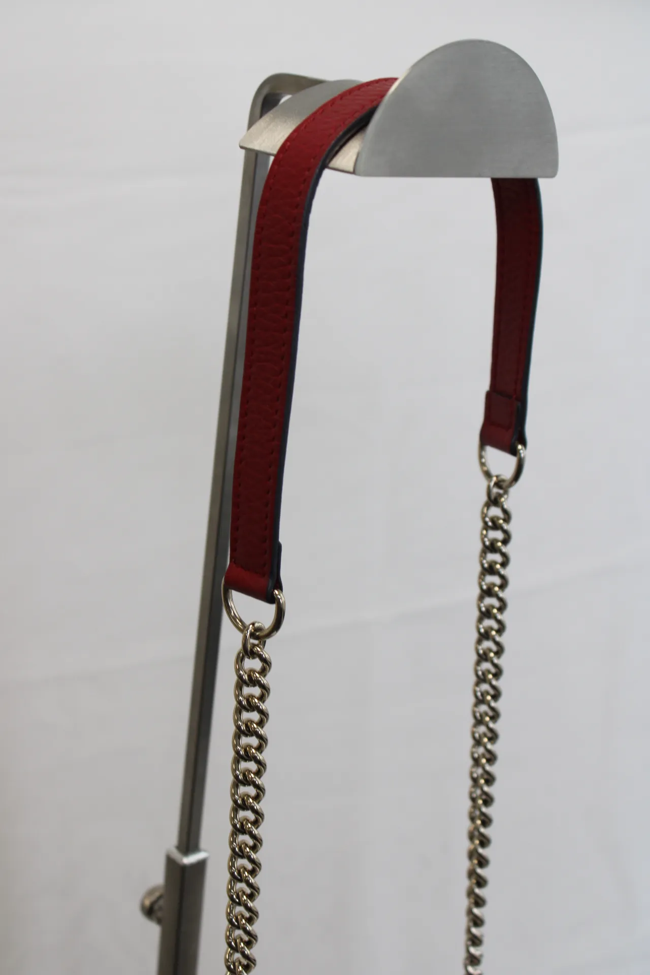 Gucci Interlocking Wallet On Chain in Red Gucci Interlocking Wallet On Chain in Red