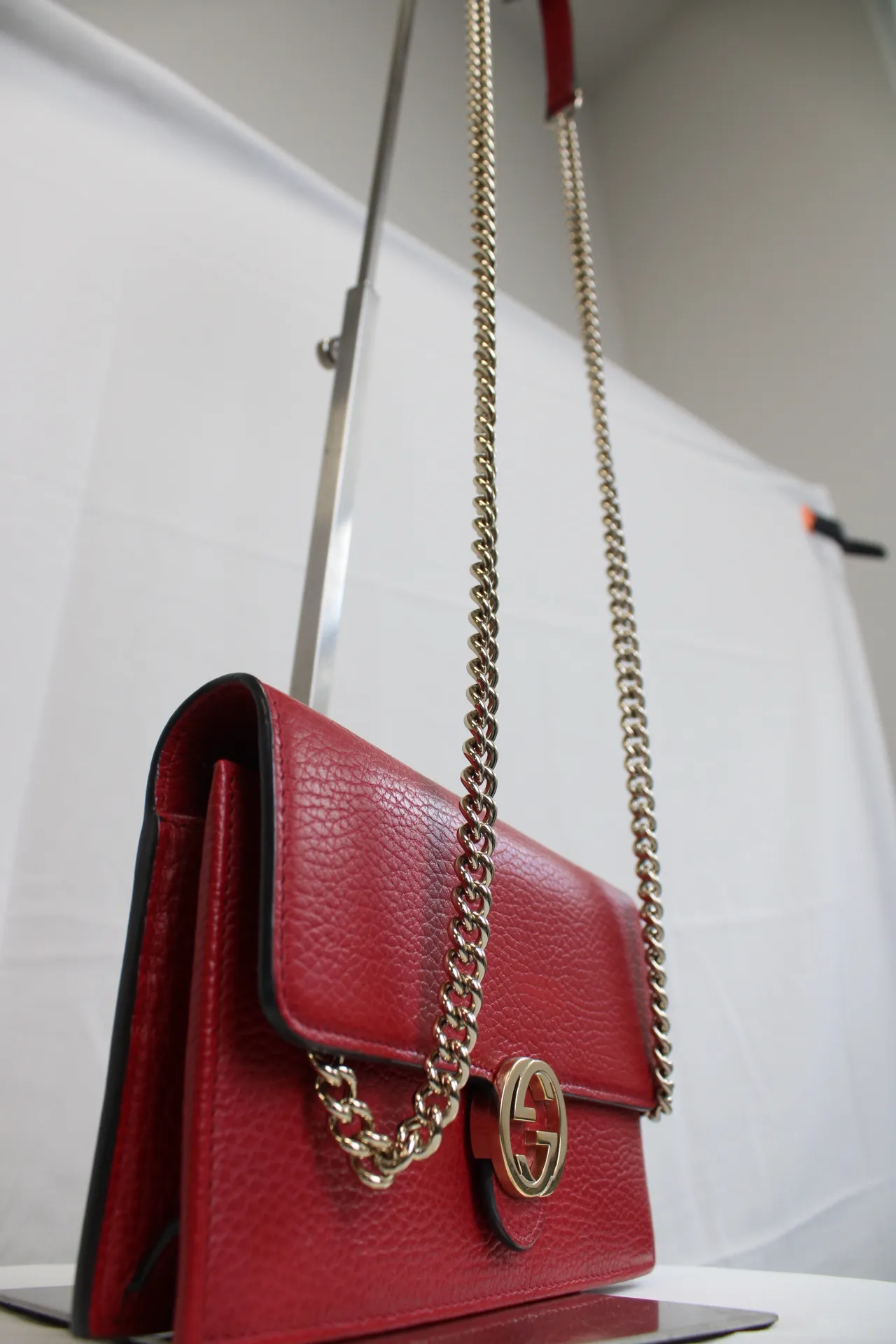 Gucci Interlocking Wallet On Chain in Red Gucci Interlocking Wallet On Chain in Red