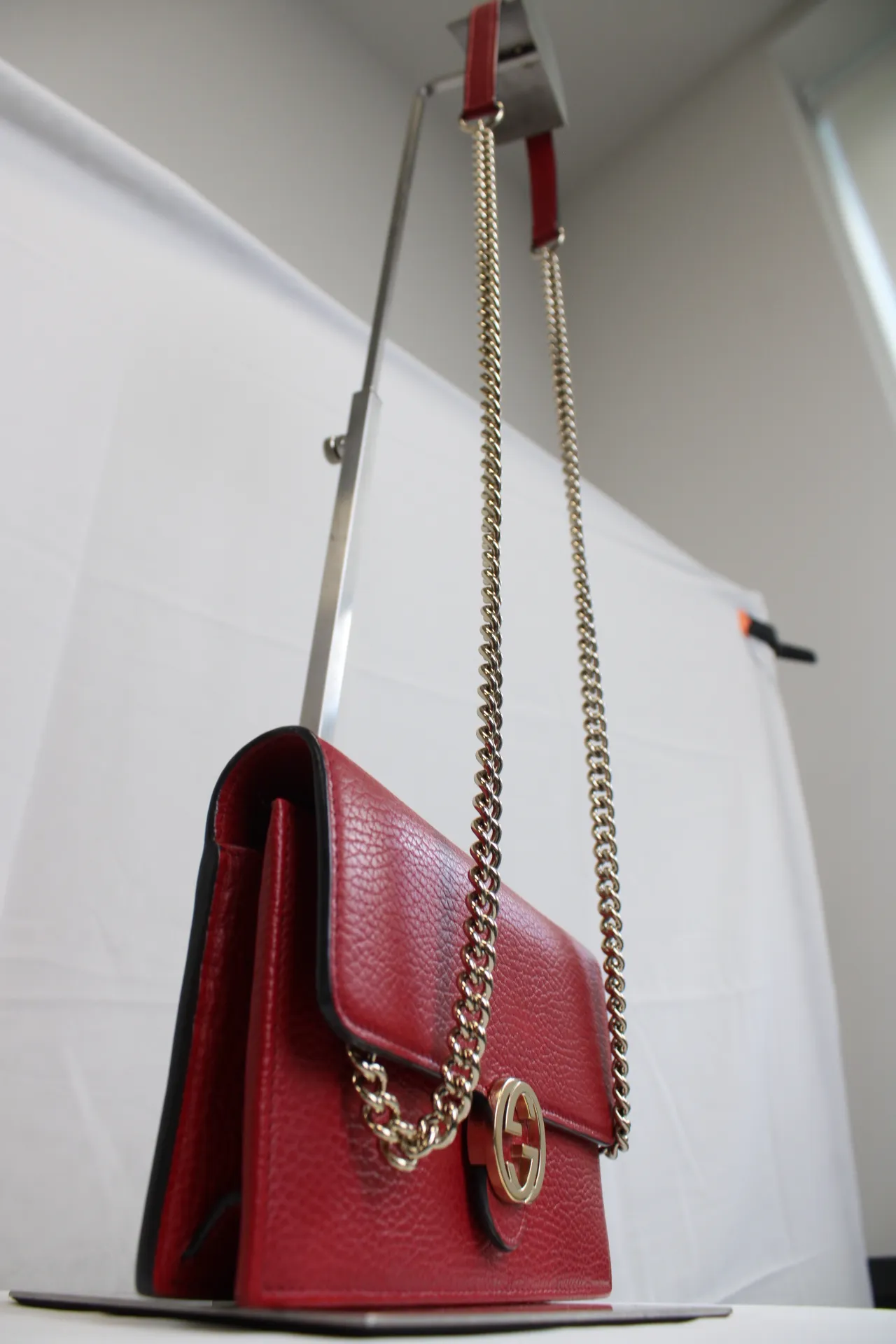 Gucci Interlocking Wallet On Chain in Red Gucci Interlocking Wallet On Chain in Red