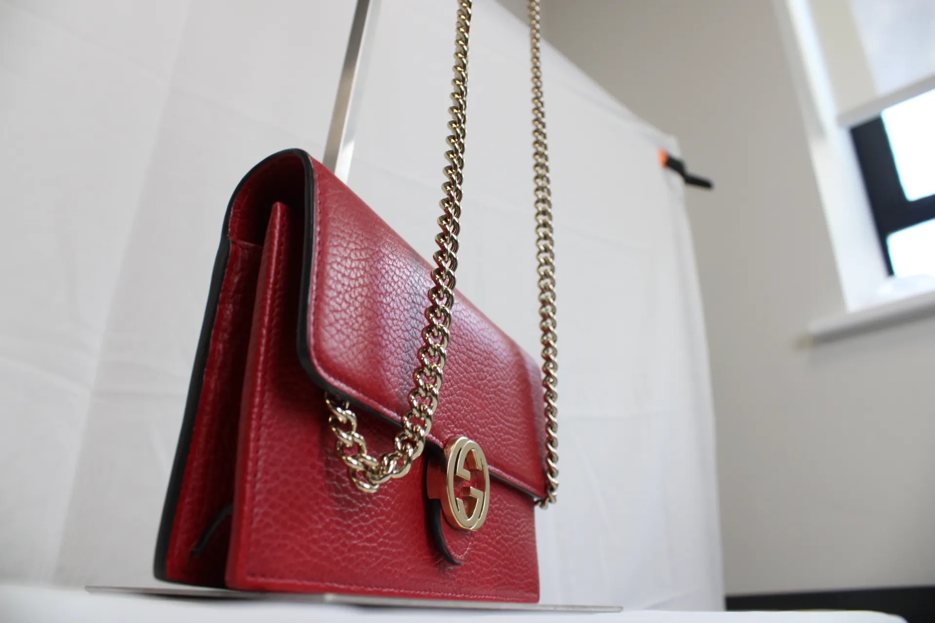 Gucci Interlocking Wallet On Chain in Red Gucci Interlocking Wallet On Chain in Red