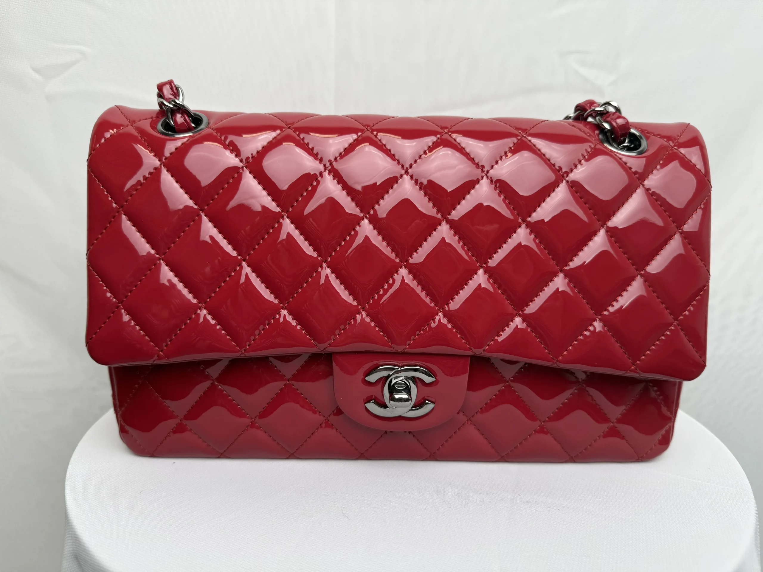 CHANEL Classic Flap Handbag Red Patent Leather New CHANEL Classic Flap Handbag Red Patent Leather New