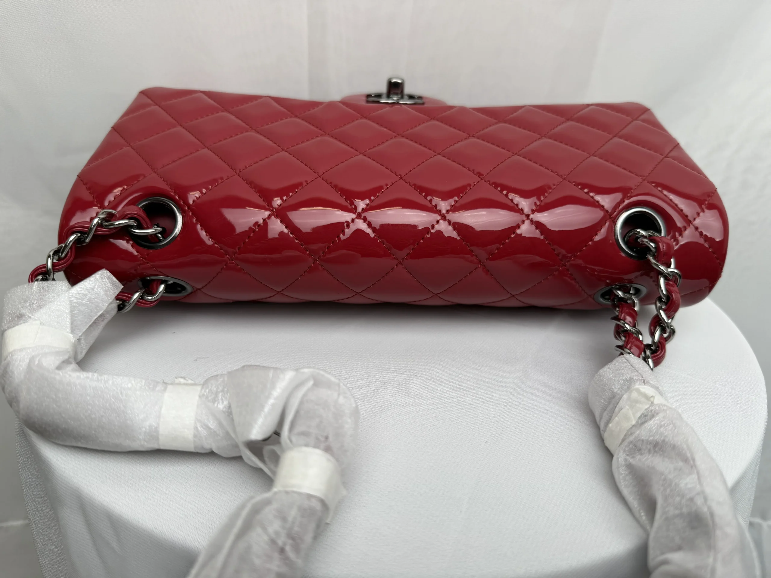 CHANEL Classic Flap Handbag Red Patent Leather New CHANEL Classic Flap Handbag Red Patent Leather New