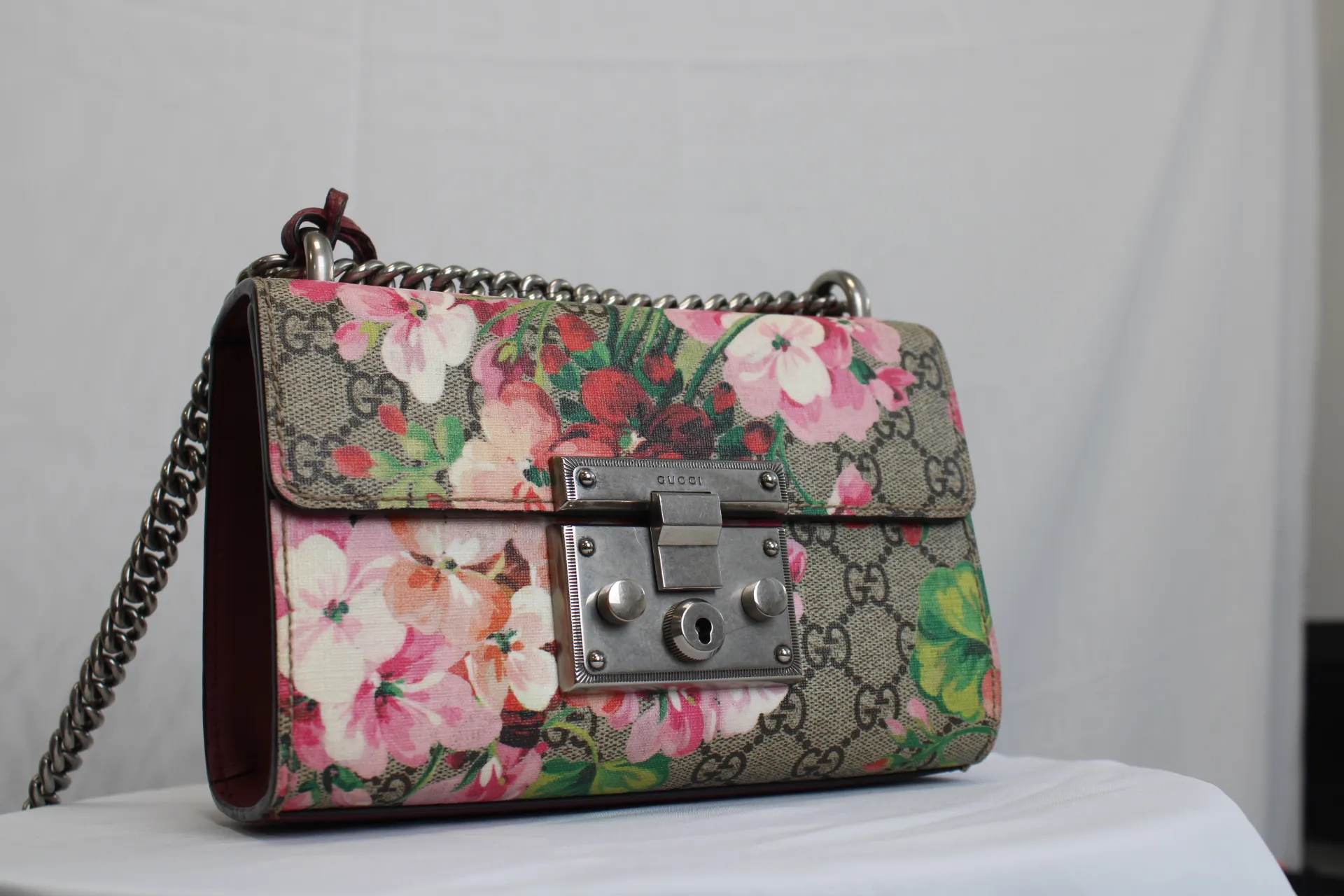 Gucci GG Blooms Padlock Shoulder Bag Gucci GG Blooms Padlock Shoulder Bag