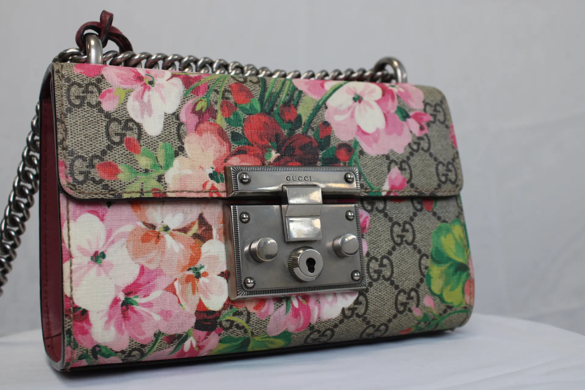 Gucci GG Blooms Padlock Shoulder Bag Gucci GG Blooms Padlock Shoulder Bag