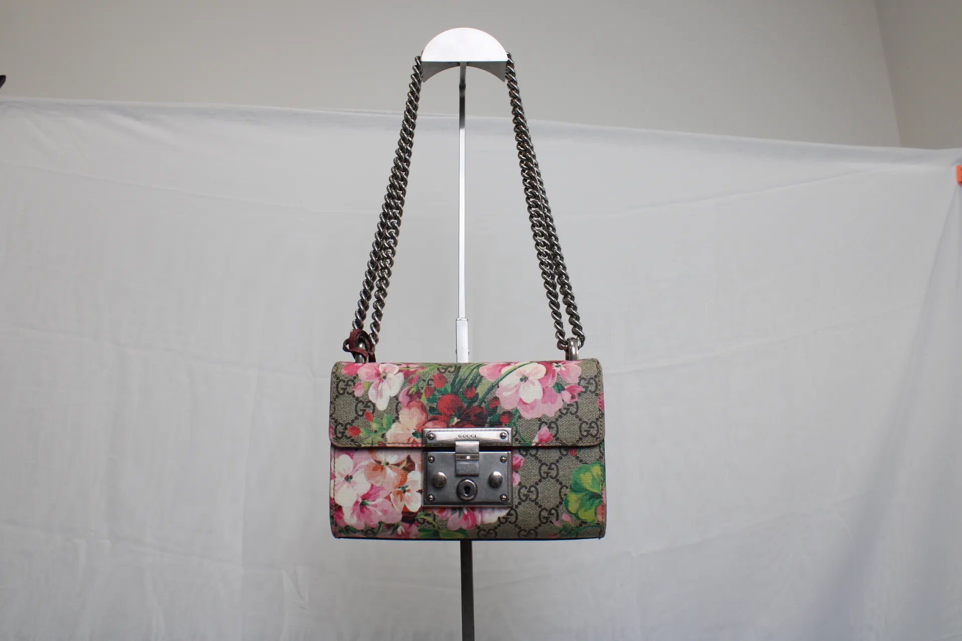 Gucci GG Blooms Padlock Shoulder Bag Gucci GG Blooms Padlock Shoulder Bag