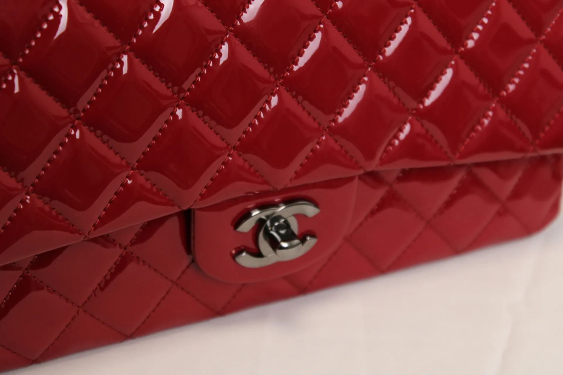 CHANEL Classic Flap Handbag Red Patent Leather New CHANEL Classic Flap Handbag Red Patent Leather New