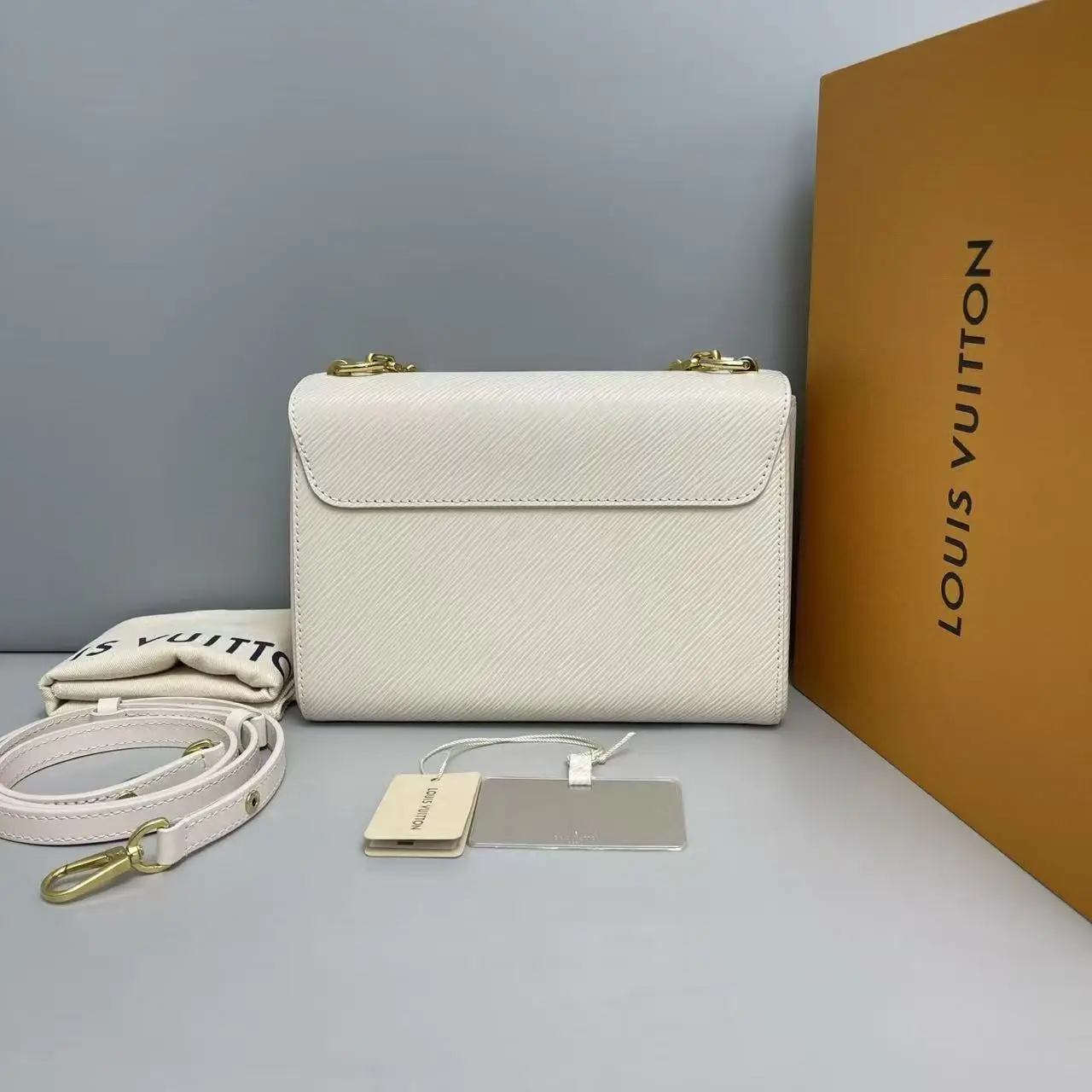 Louis Vuitton Twist MM Chain Bag Louis Vuitton Twist MM Chain Bag