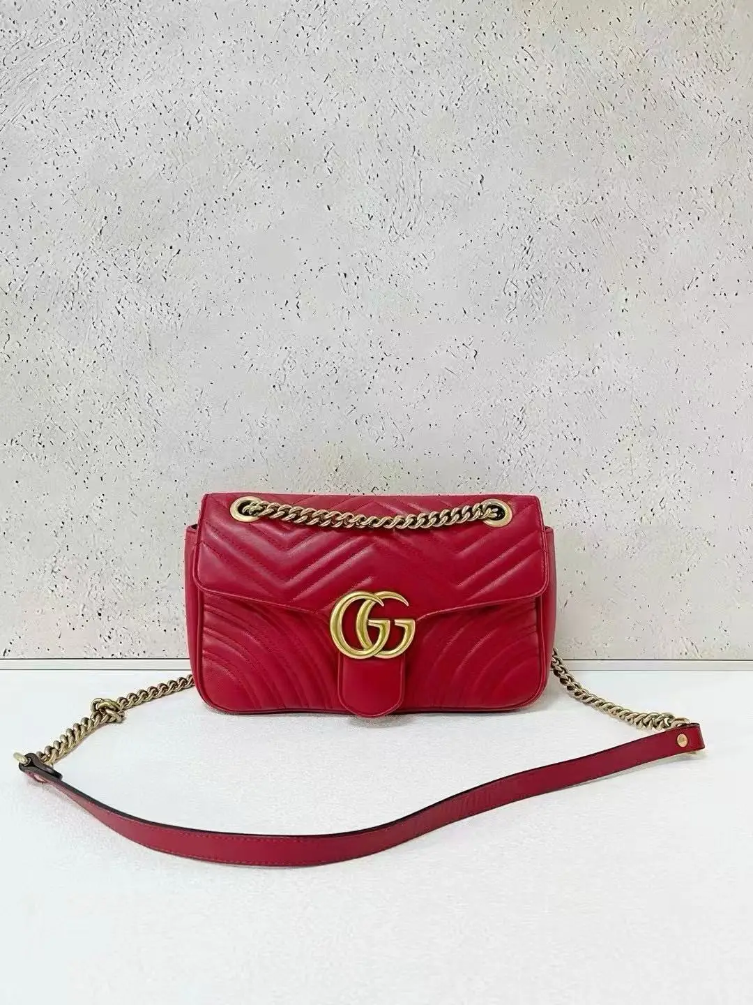 GUCCI GG Marmont Medium Shoulder Bag GUCCI GG Marmont Medium Shoulder Bag