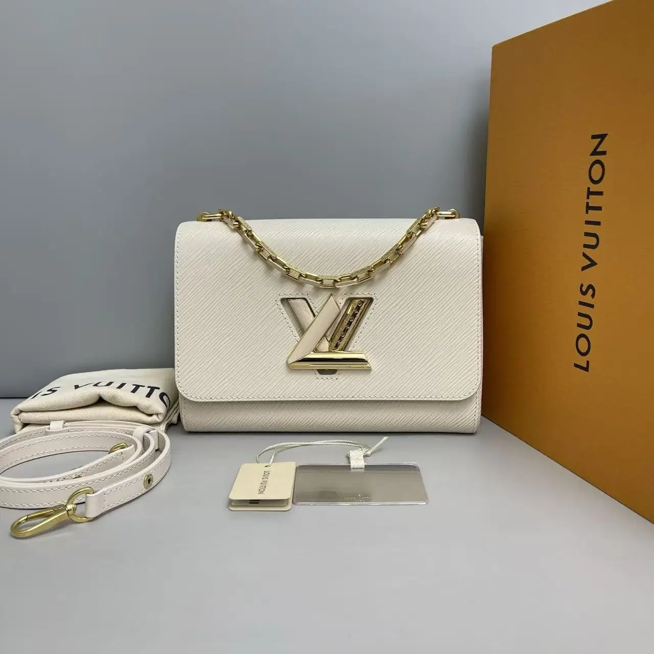 Louis Vuitton Twist MM Chain Bag Louis Vuitton Twist MM Chain Bag