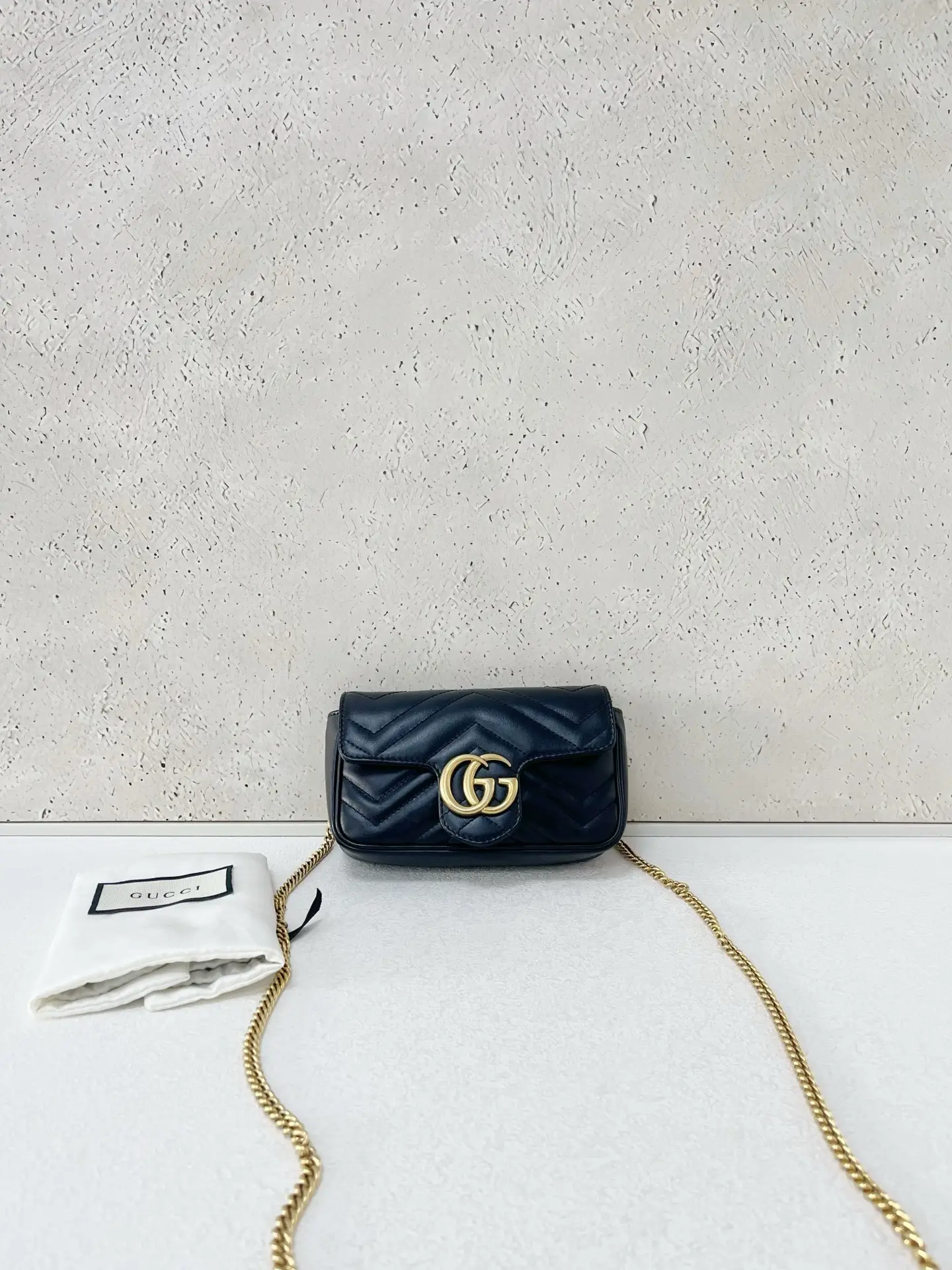 GUCCI GG Marmont Mini Bag black with gold-tone hardware GUCCI GG Marmont Mini Bag black with gold-tone hardware