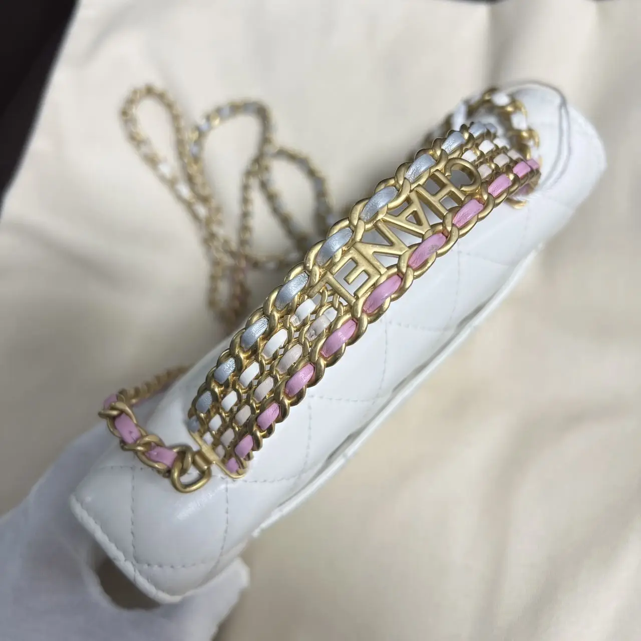 CHANE Classic Wallet On Chain in White Lambskin CHANE Classic Wallet On Chain in White Lambskin