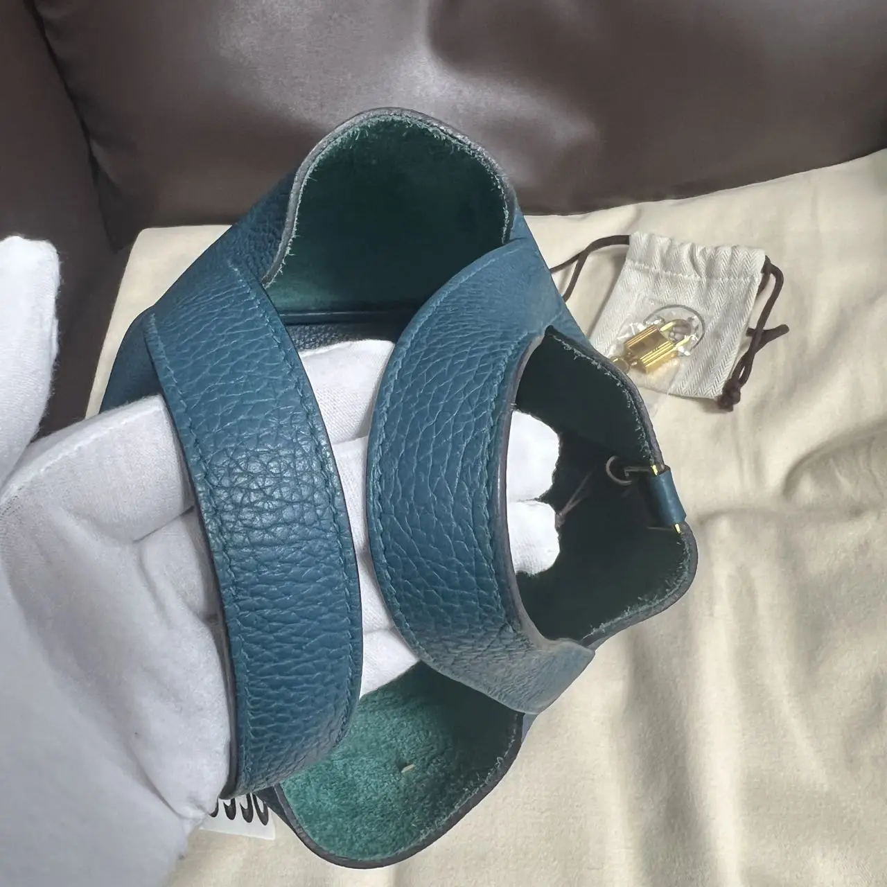 HERMÈS Pocotin 18 Eclat Bag in Blue Leather HERMÈS Pocotin 18 Eclat Bag in Blue Leather