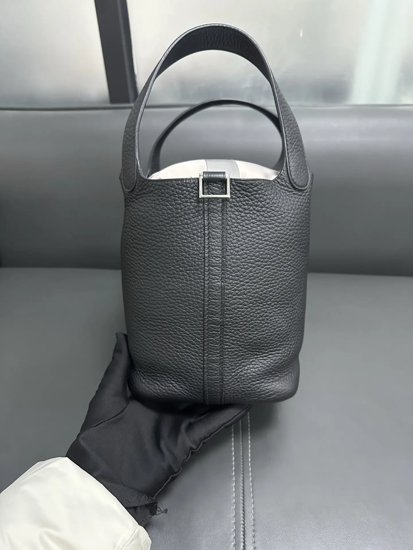 HERMÈS Picotin 18 in black with palladium hardware HERMÈS Picotin 18 in black with palladium hardware