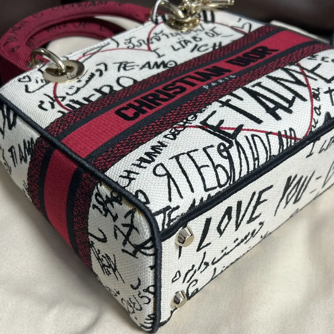 DIOR Medium Lady D-Lite Bag Red/White Embroidered Canvas with Heart DIOR Medium Lady D-Lite Bag Red/White Embroidered Canvas with Heart