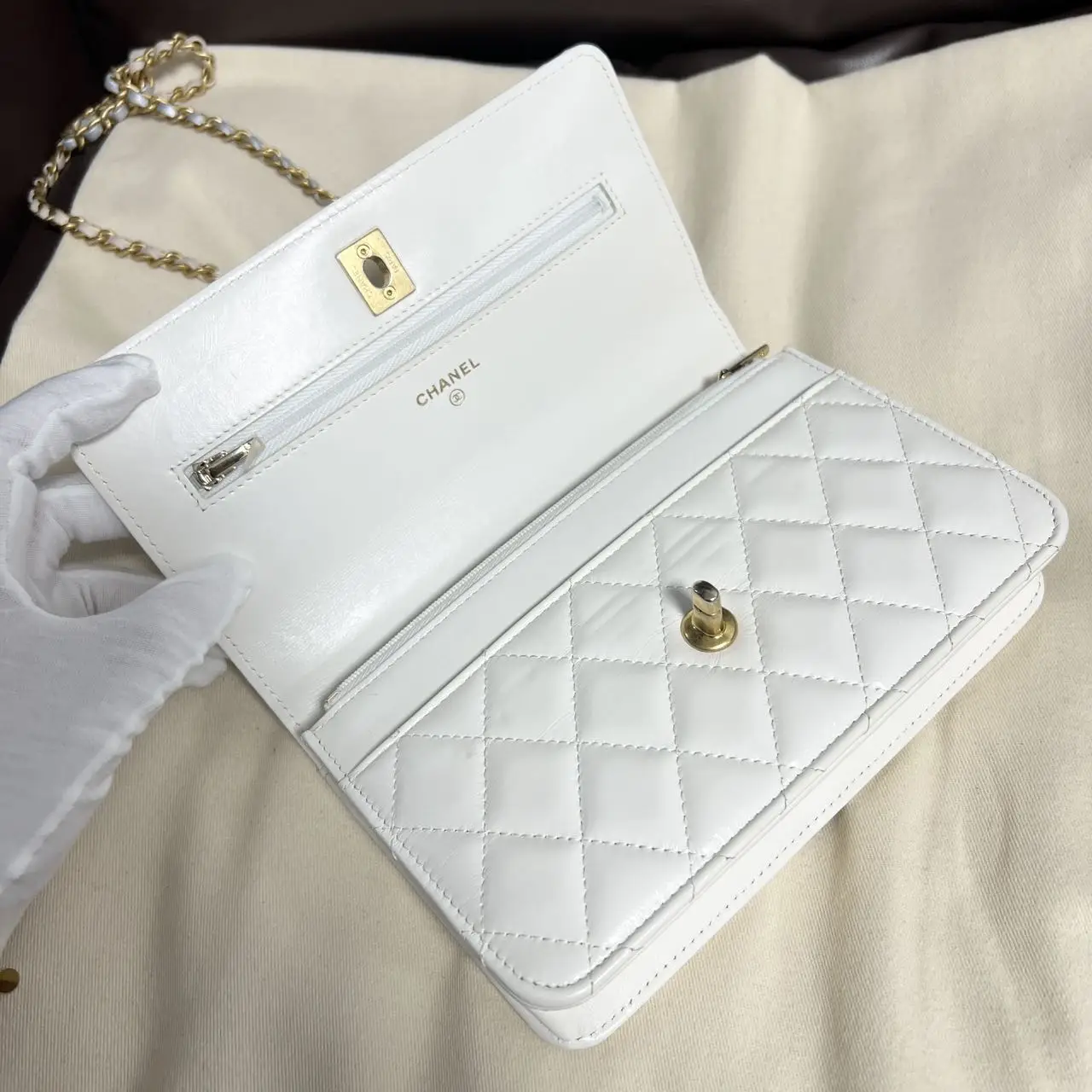 CHANE Classic Wallet On Chain in White Lambskin CHANE Classic Wallet On Chain in White Lambskin