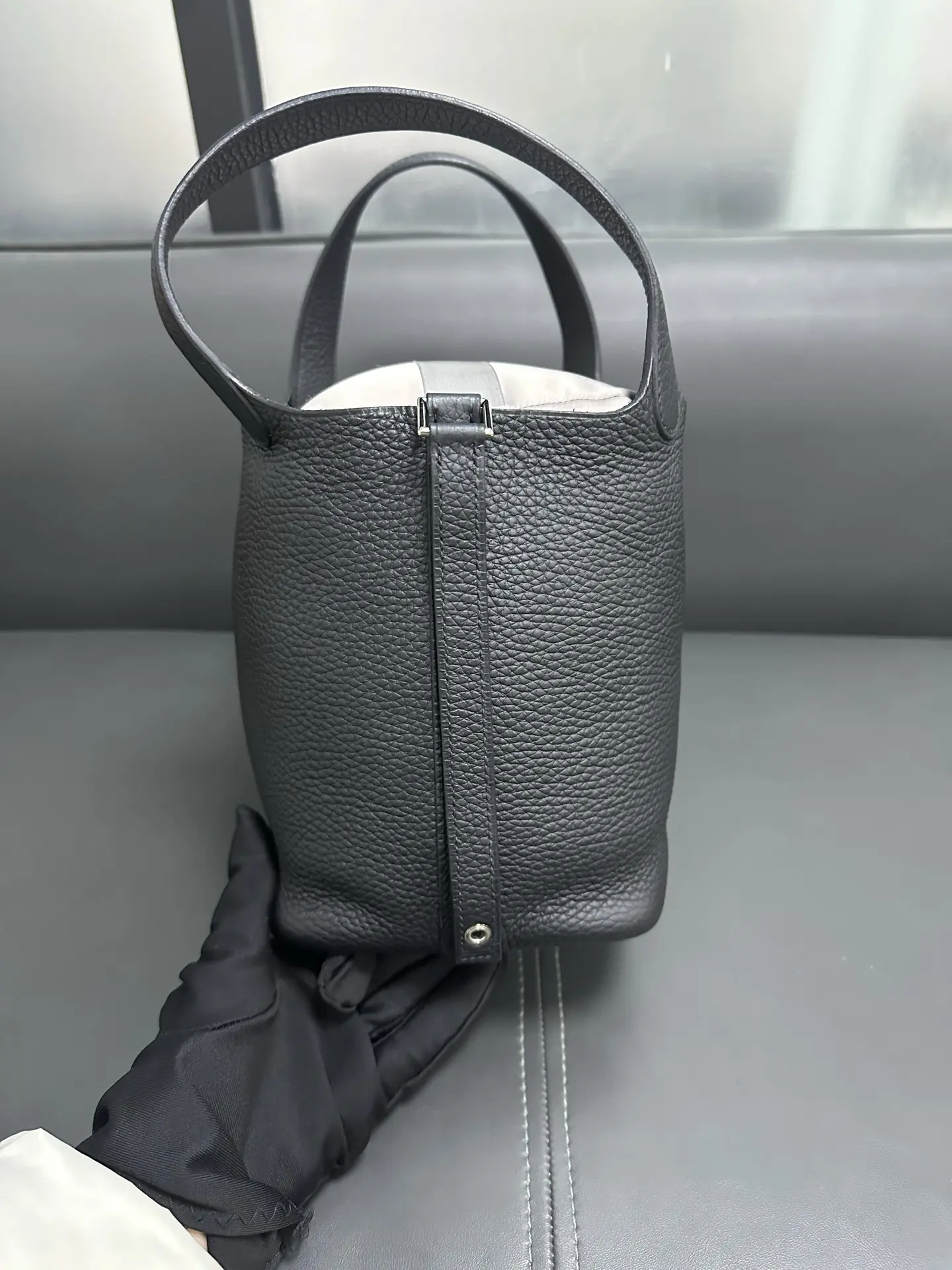 HERMÈS Picotin 18 in black with palladium hardware HERMÈS Picotin 18 in black with palladium hardware