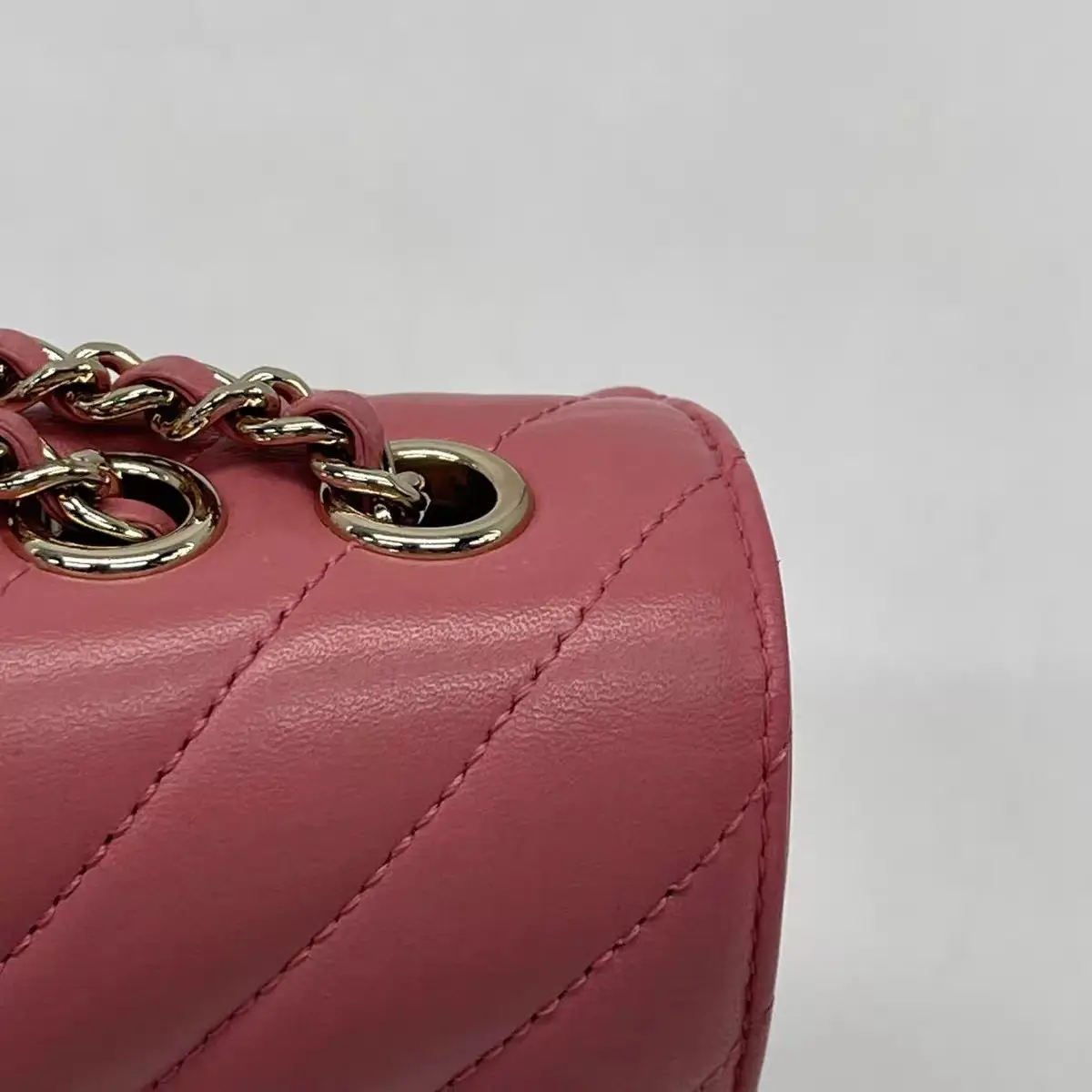 CHANEL Small Chevron Classic Flap Bag Pink Leather CHANEL Small Chevron Classic Flap Bag Pink Leather