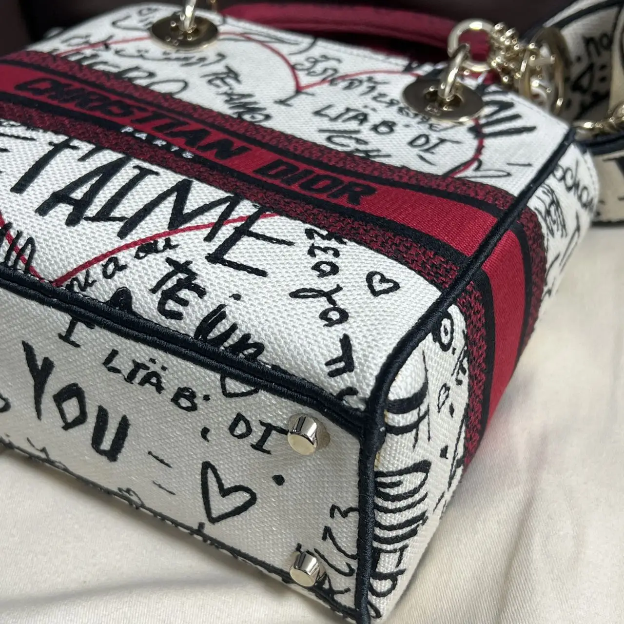 DIOR Medium Lady D-Lite Bag Red/White Embroidered Canvas with Heart DIOR Medium Lady D-Lite Bag Red/White Embroidered Canvas with Heart