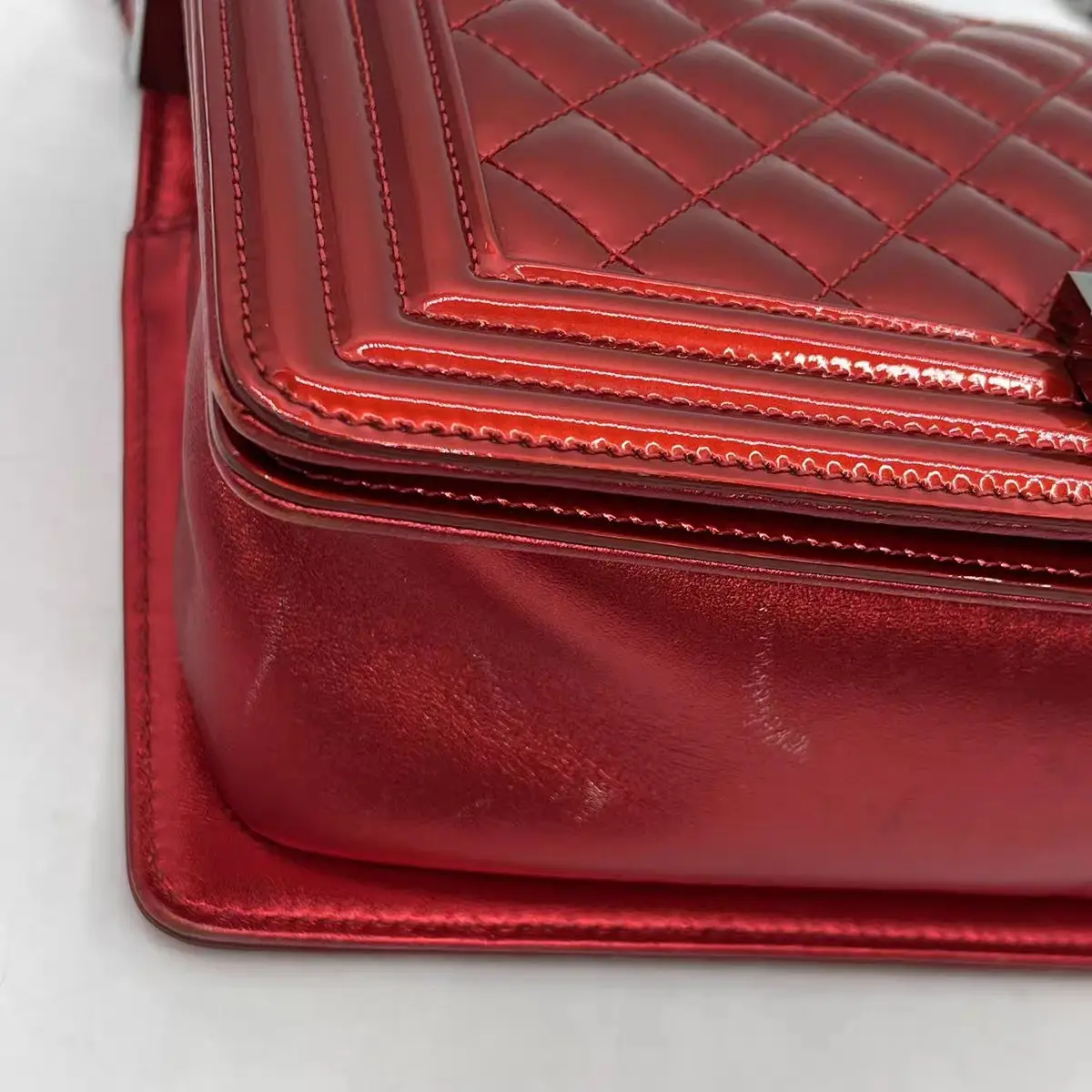 CHANEL Medium Boy Bag Red Patent Leather CHANEL Medium Boy Bag Red Patent Leather