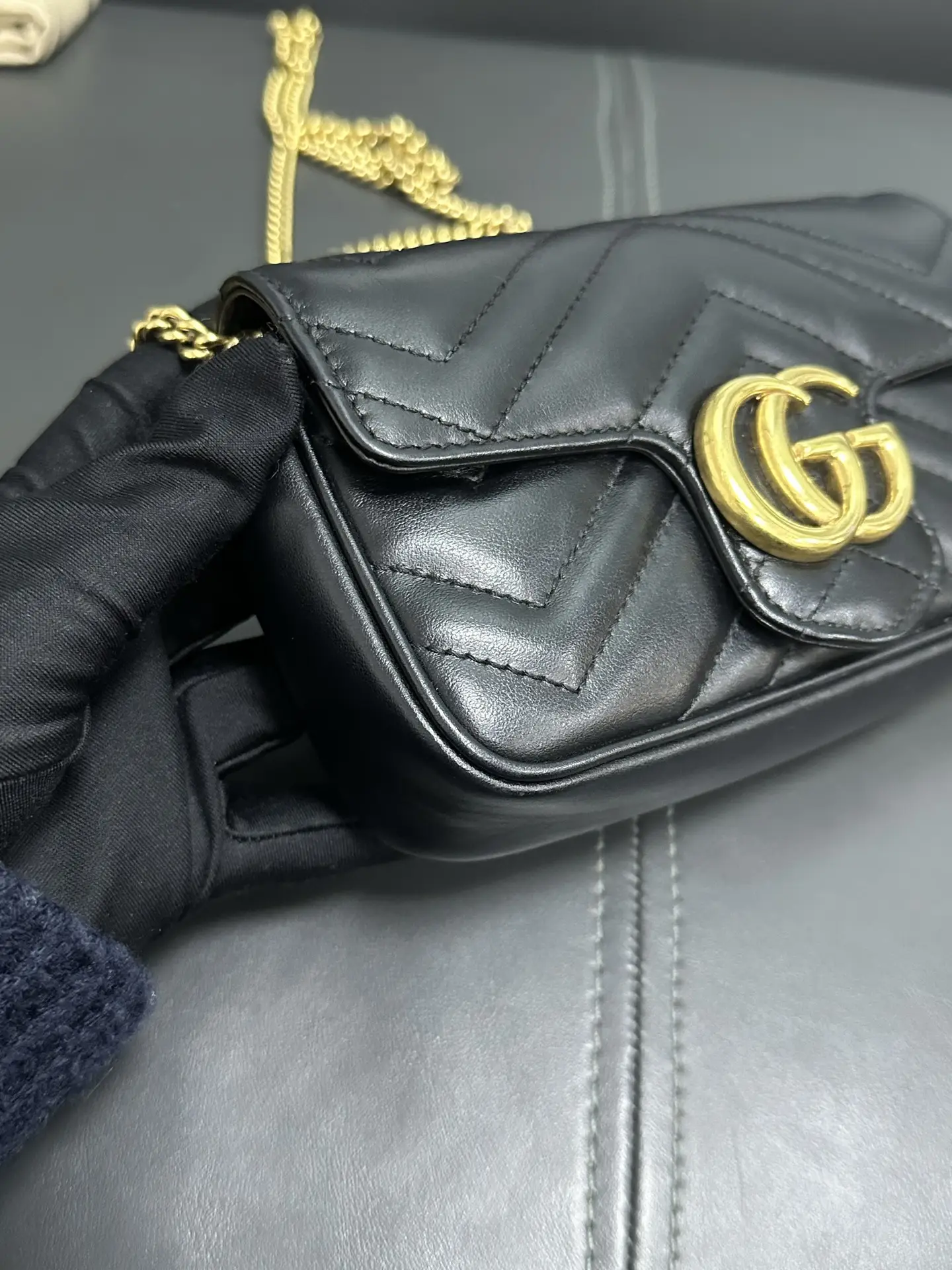 GUCCI GG Marmont Mini Bag black with gold-tone hardware GUCCI GG Marmont Mini Bag black with gold-tone hardware